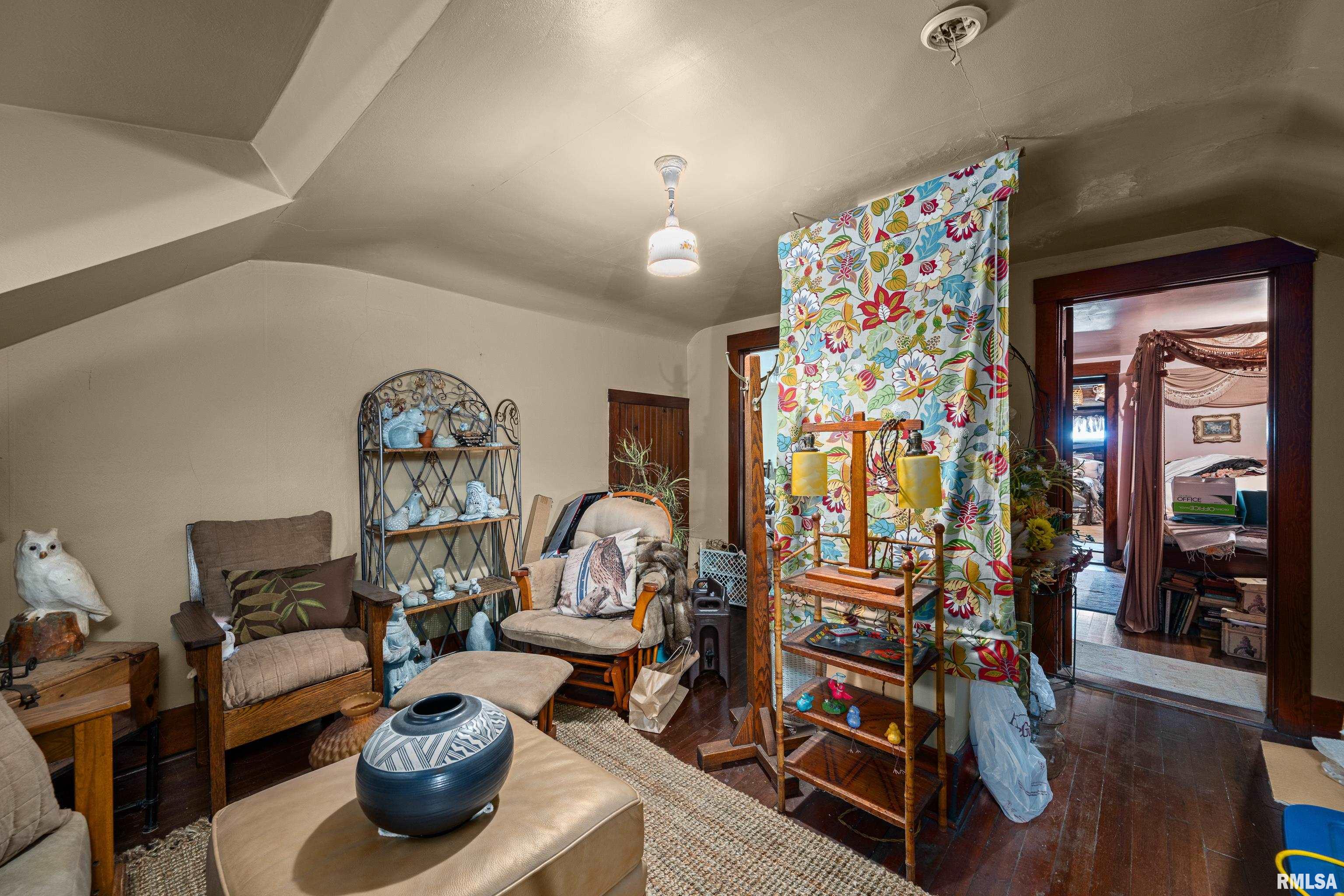 408 E Henry Street Property Photo 16