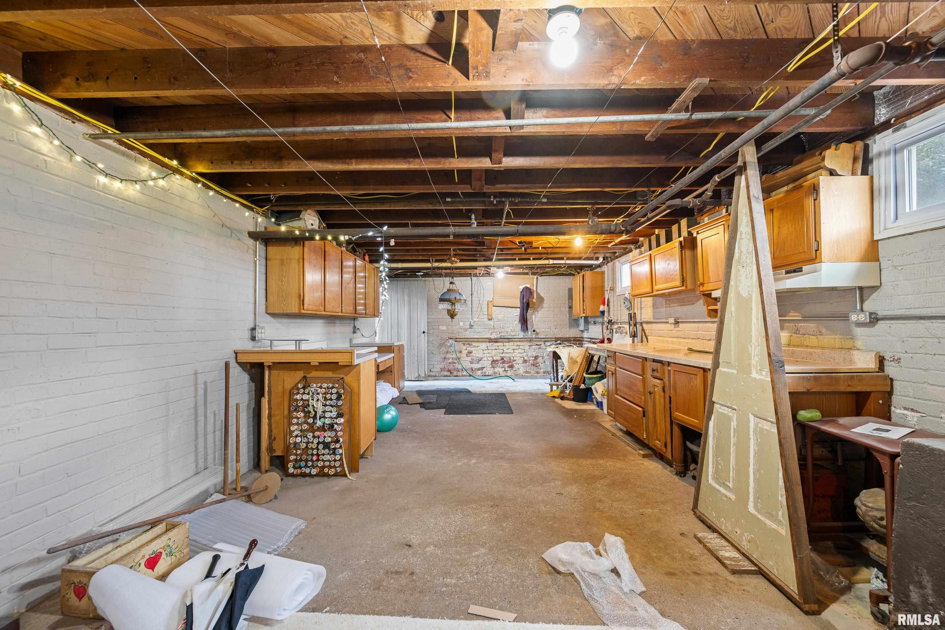 408 E Henry Street Property Photo 28