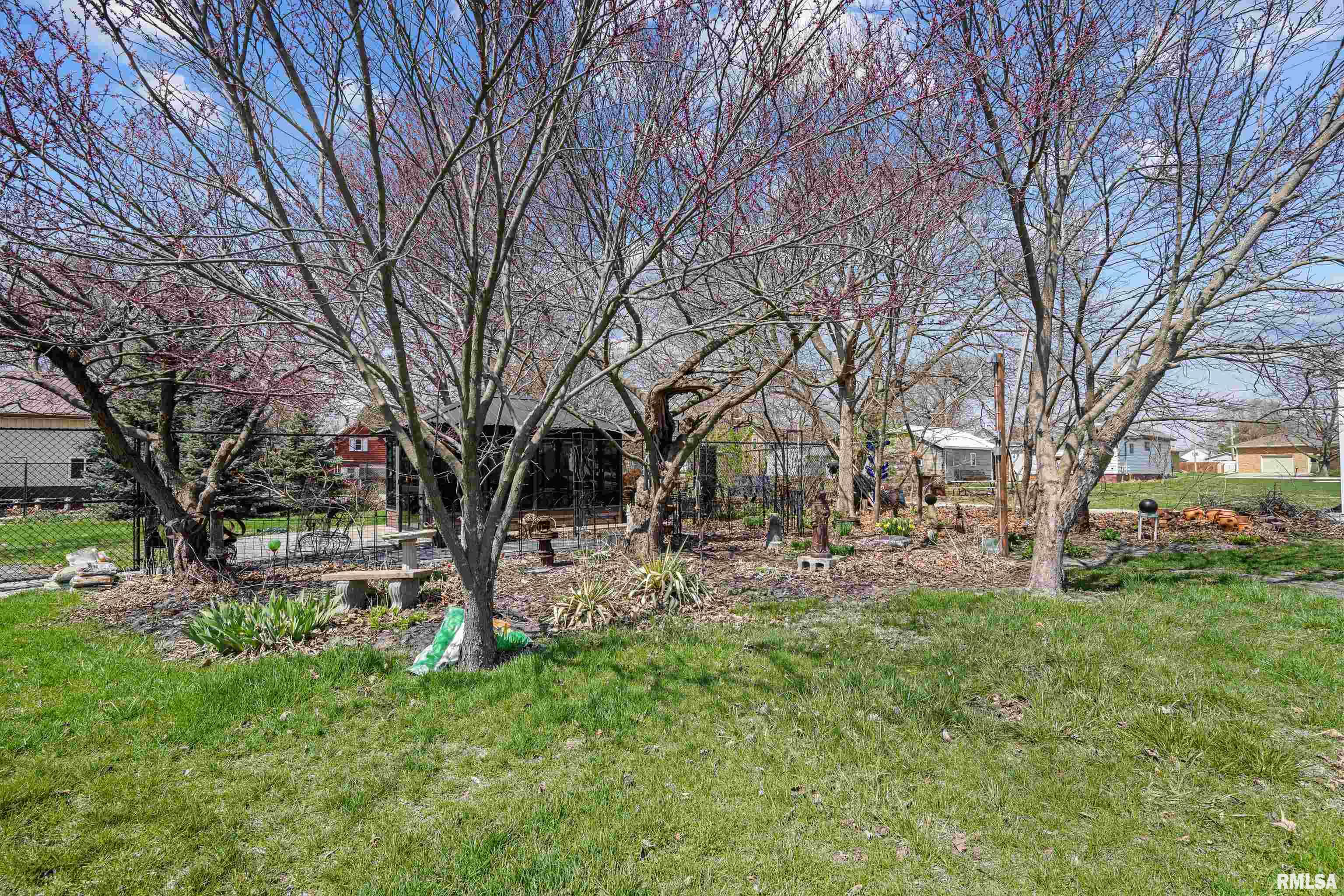 408 E Henry Street Property Photo 29