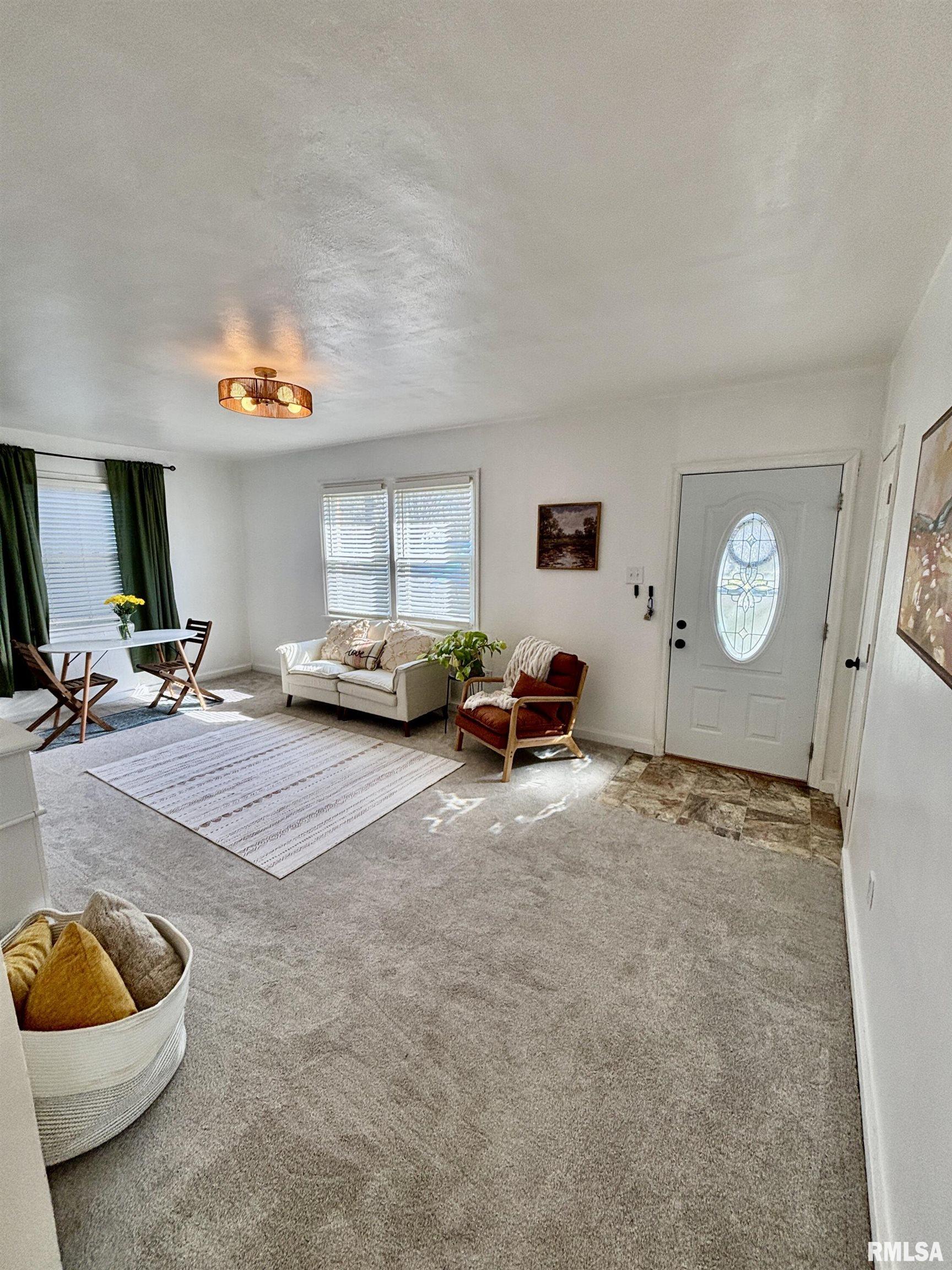 628 W Warmouth Street Property Photo 7