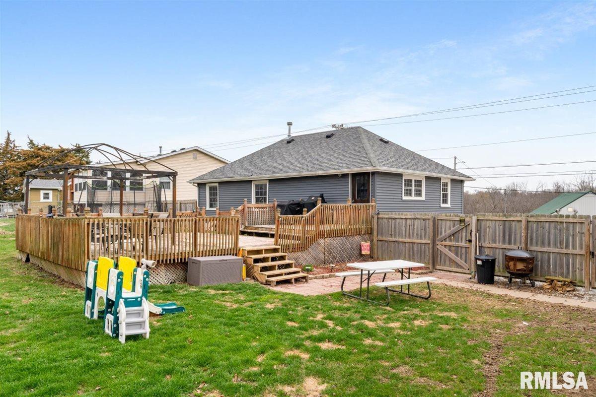 692 Hillcrest Road Property Photo 4