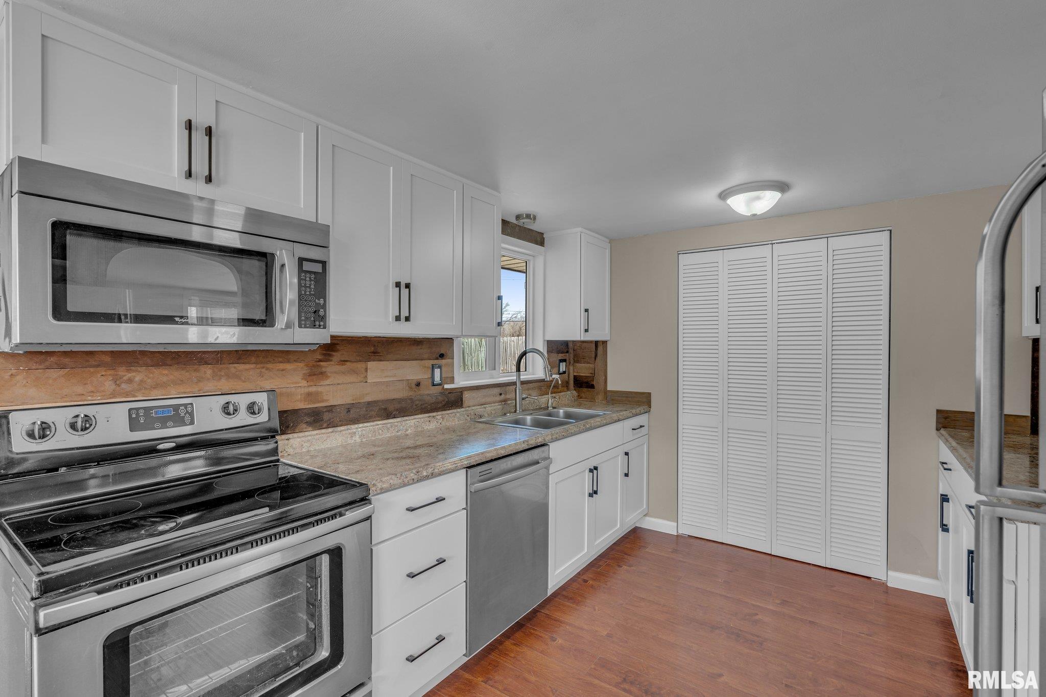 2404 8th Street Property Photo 6