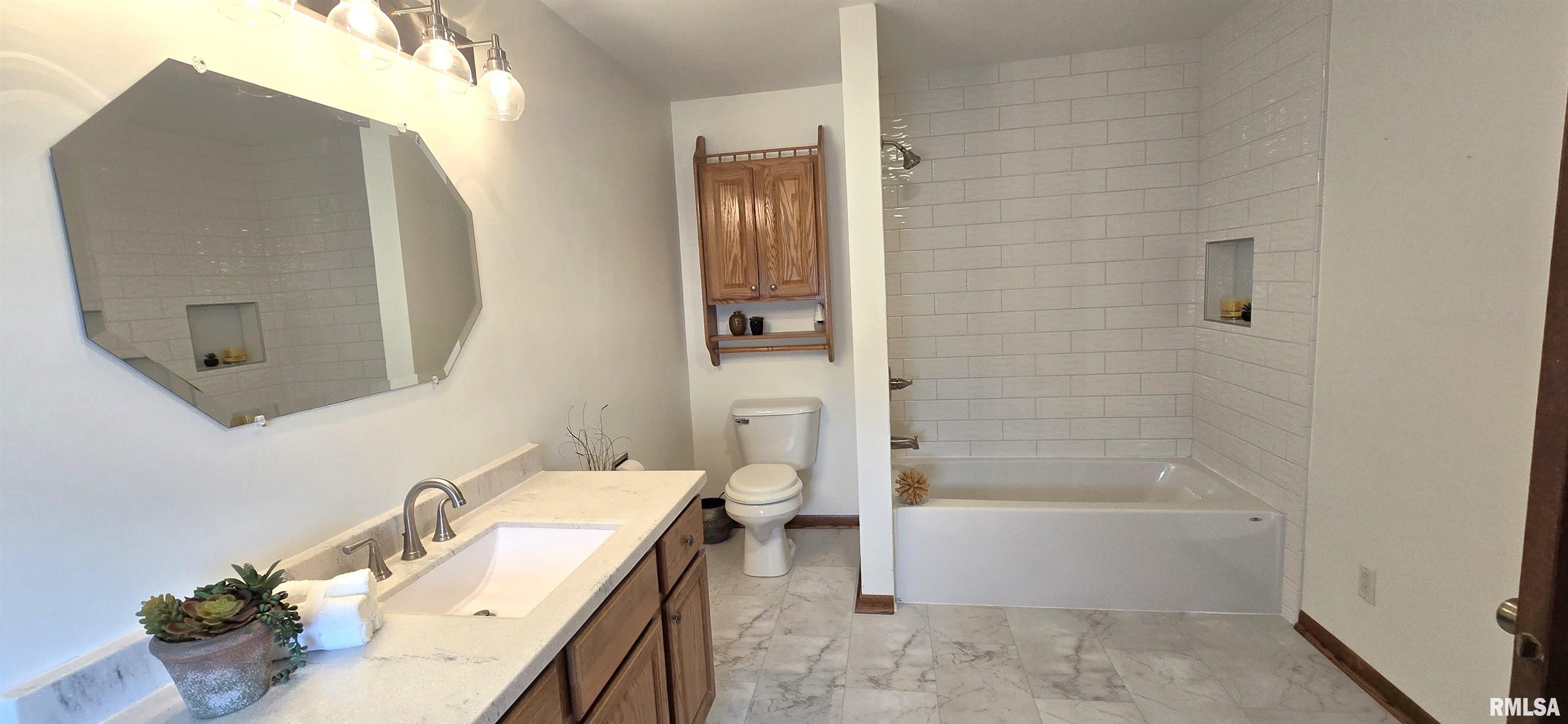 408 W Center Street Property Photo 22