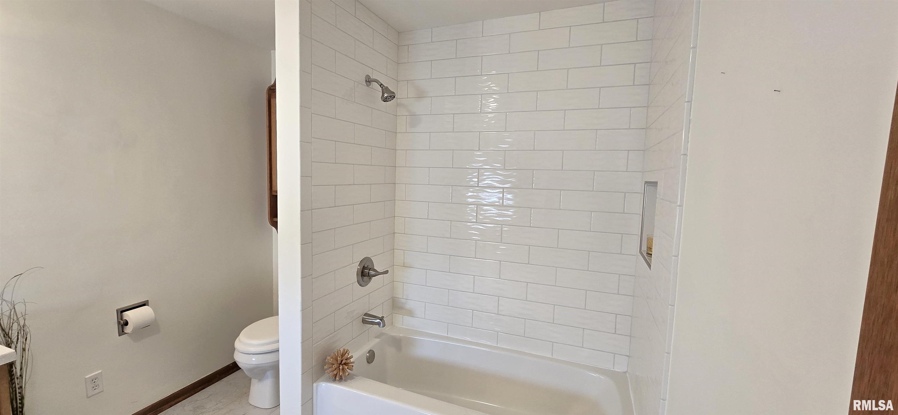 408 W Center Street Property Photo 23