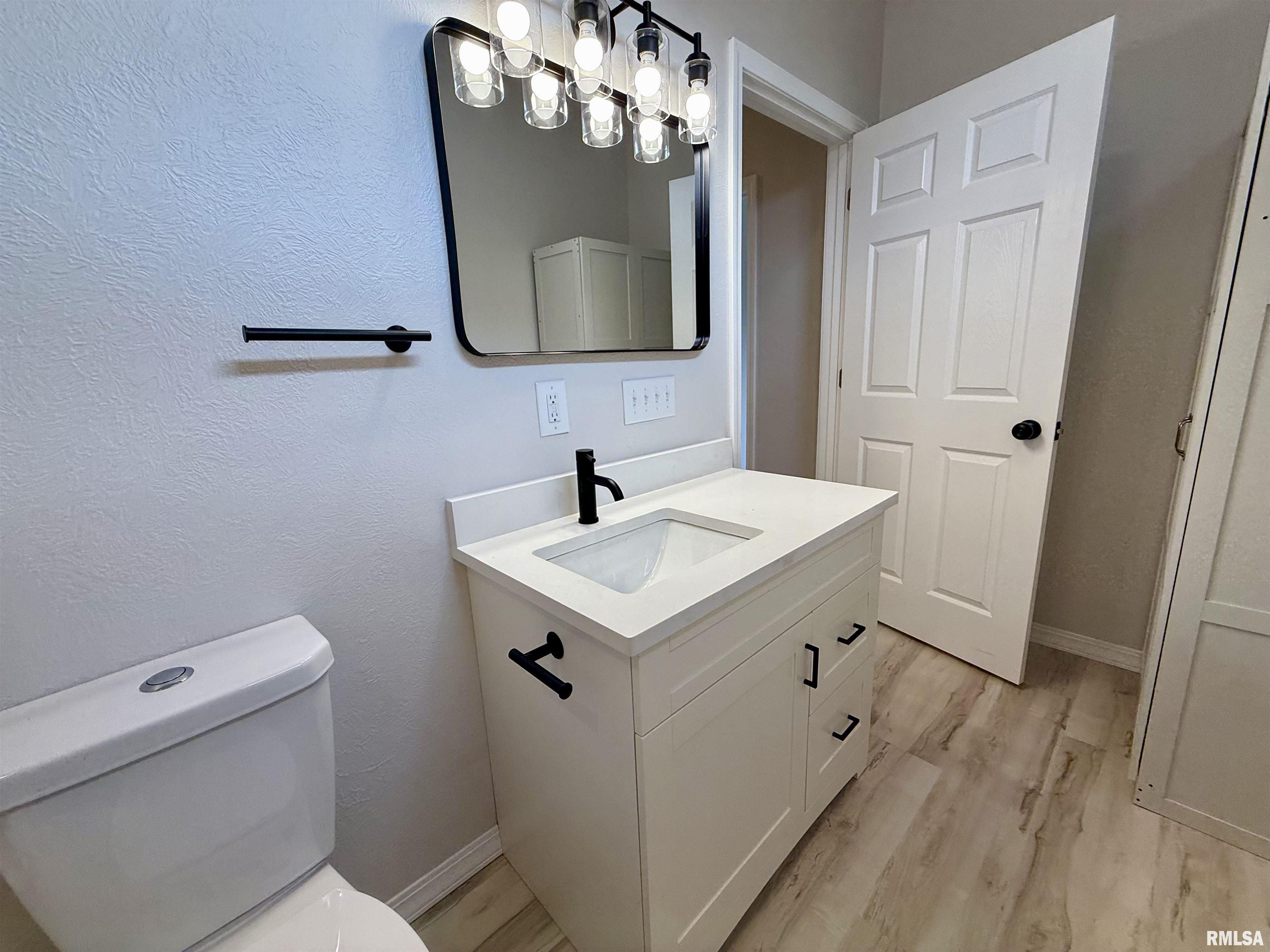 1306 Laura Lane Property Photo 5
