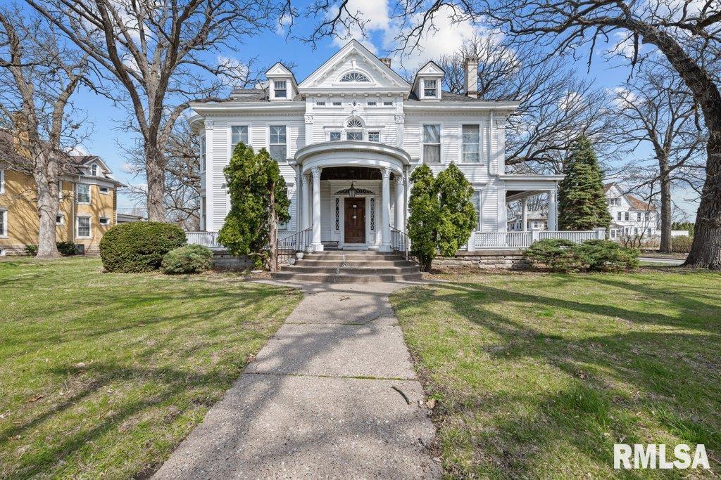 810 E LOCUST Street