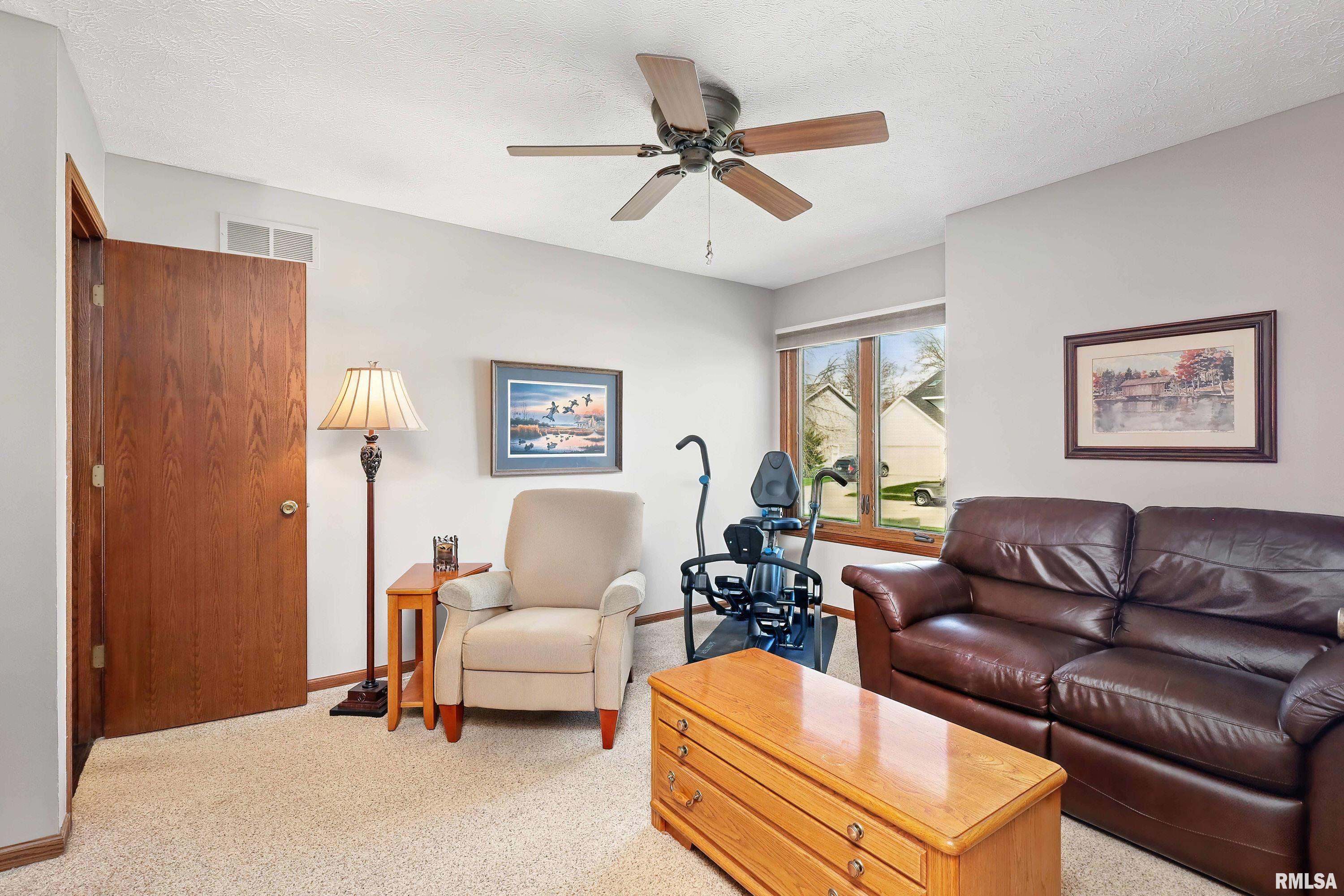 2535 Chesterfield Drive Property Photo 3