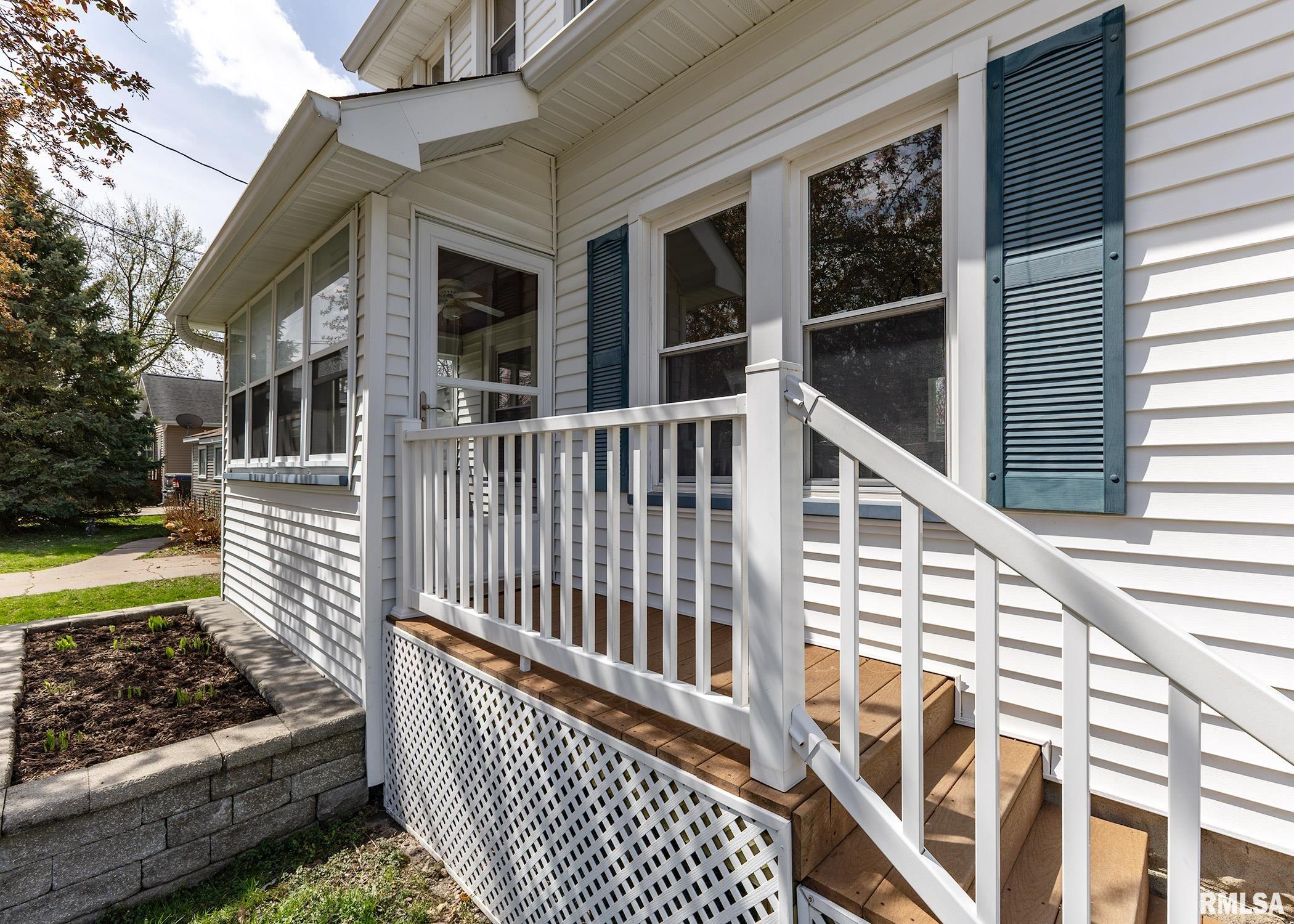 2119 44th Street Property Photo 2