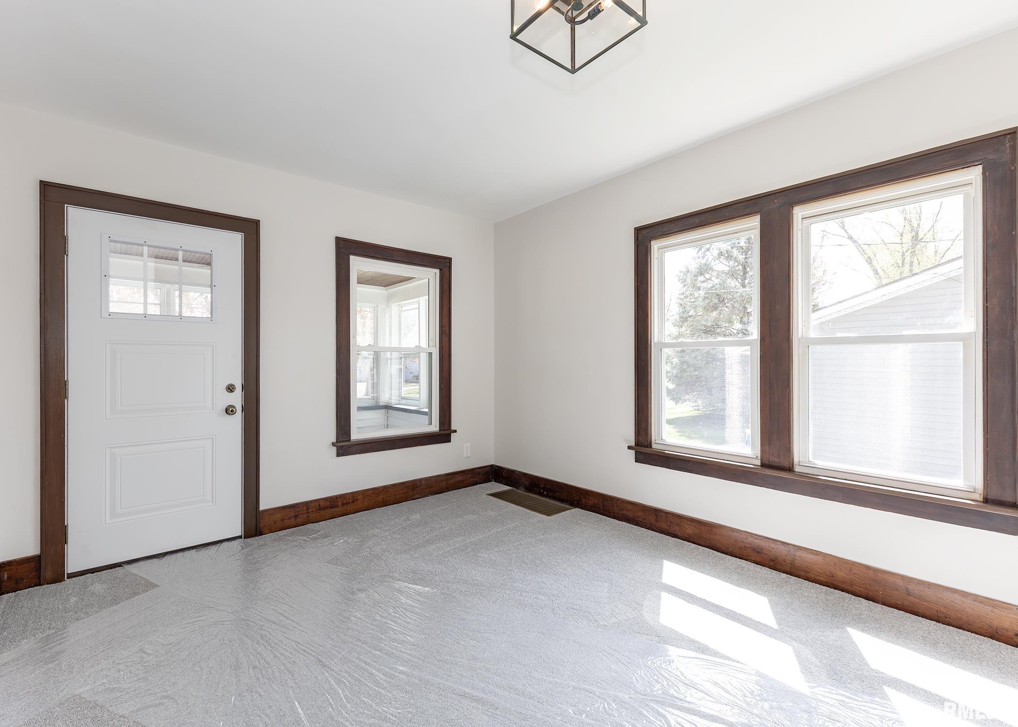 2119 44th Street Property Photo 8