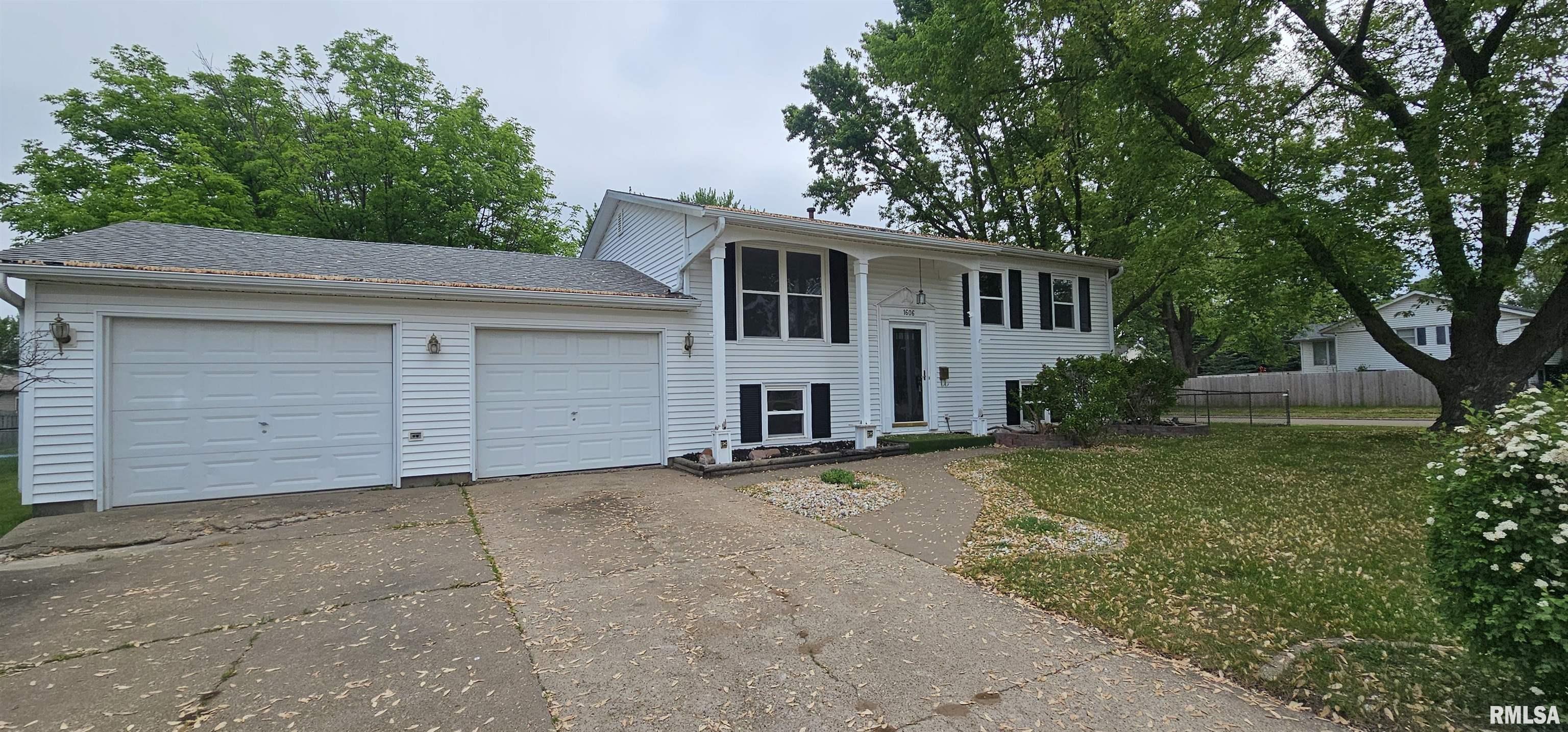 1606 MIDDLE Road Property Photo 1