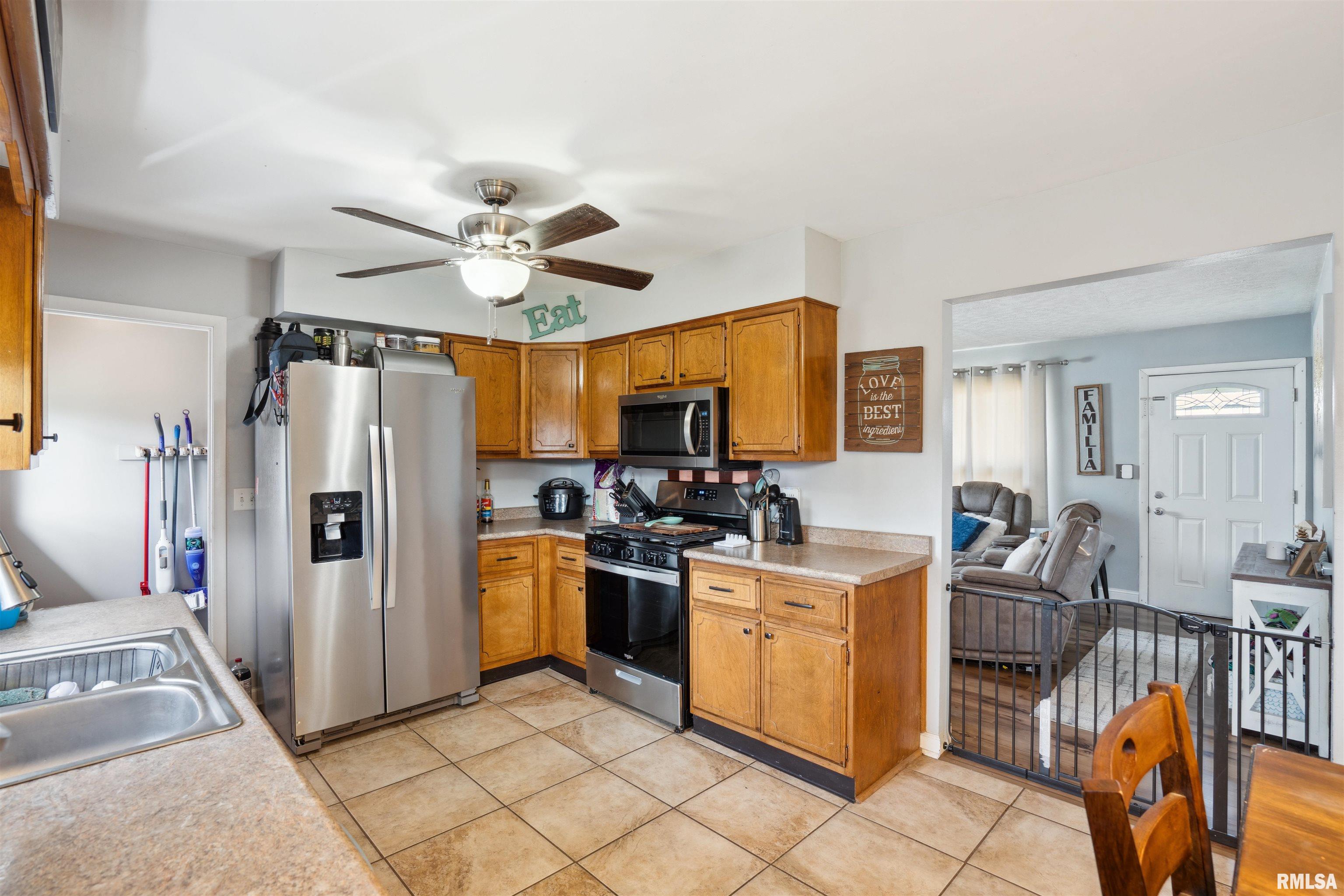 2343 W Dover Court Property Photo 7