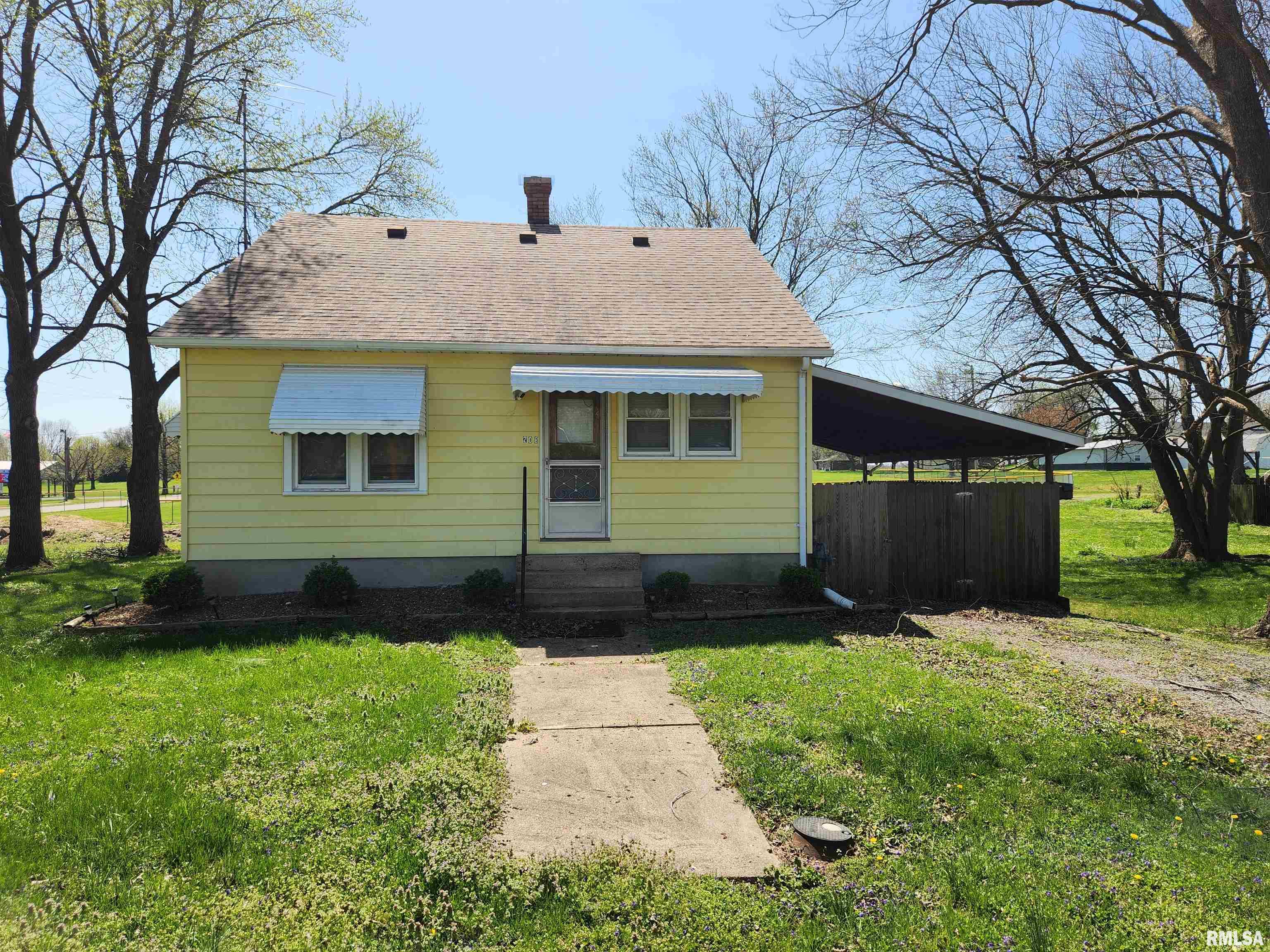208 E Davis Street Property Photo 1