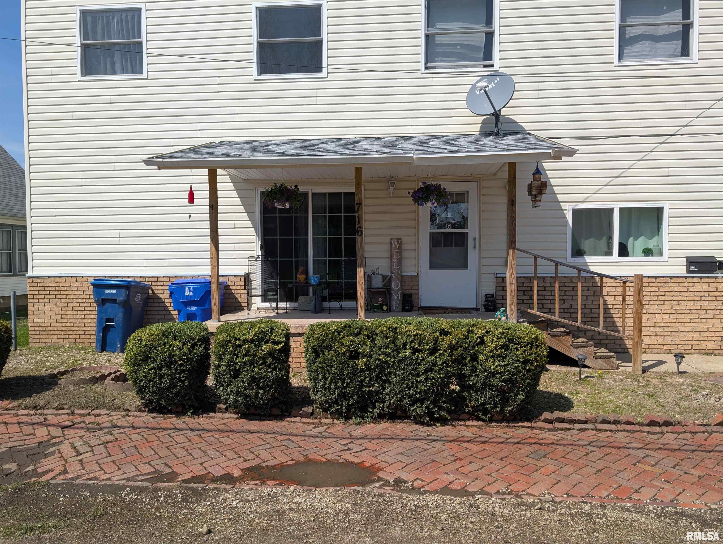716 W 3rd Street Property Photo