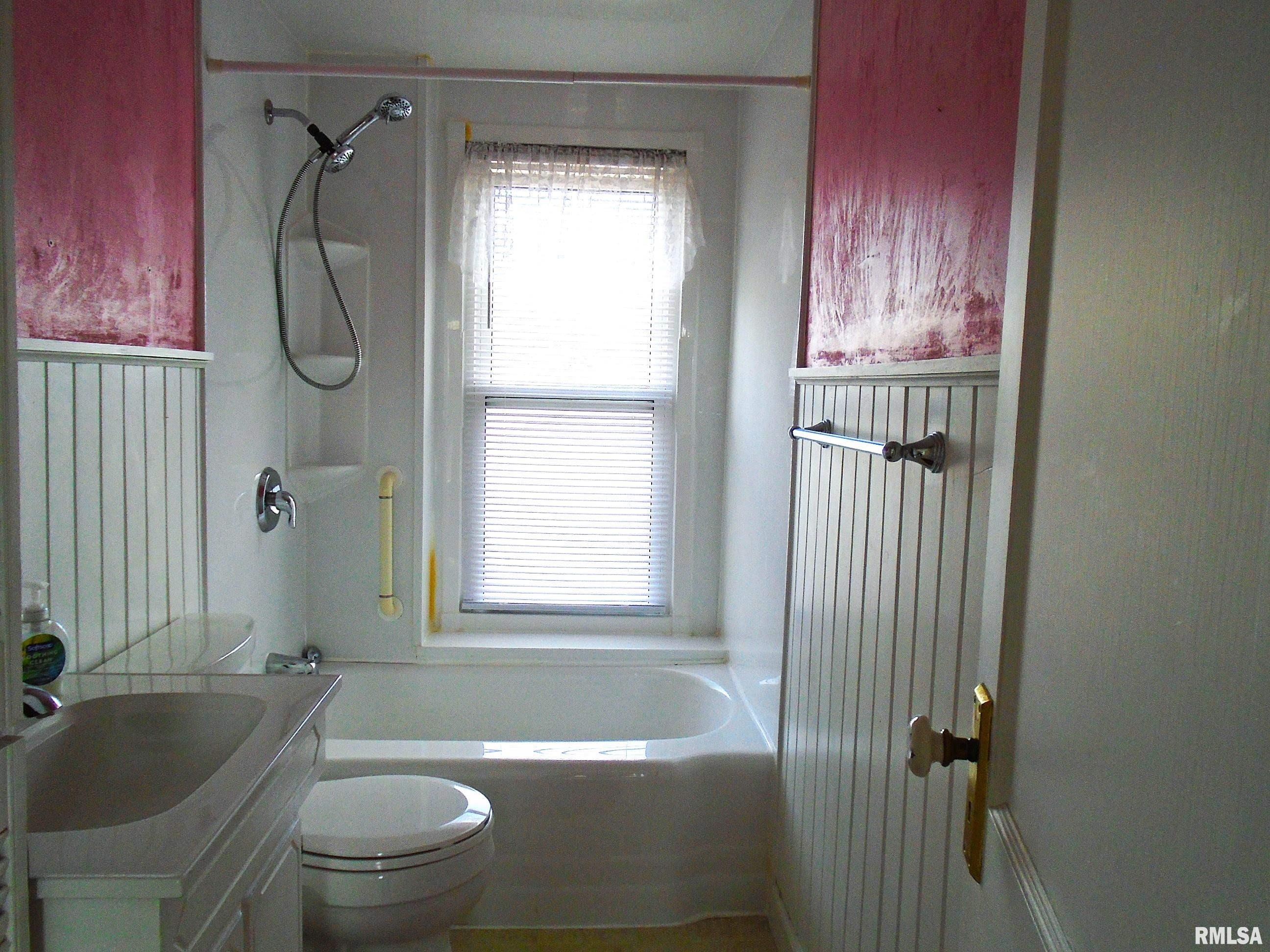 2308 W High Street Property Photo 9