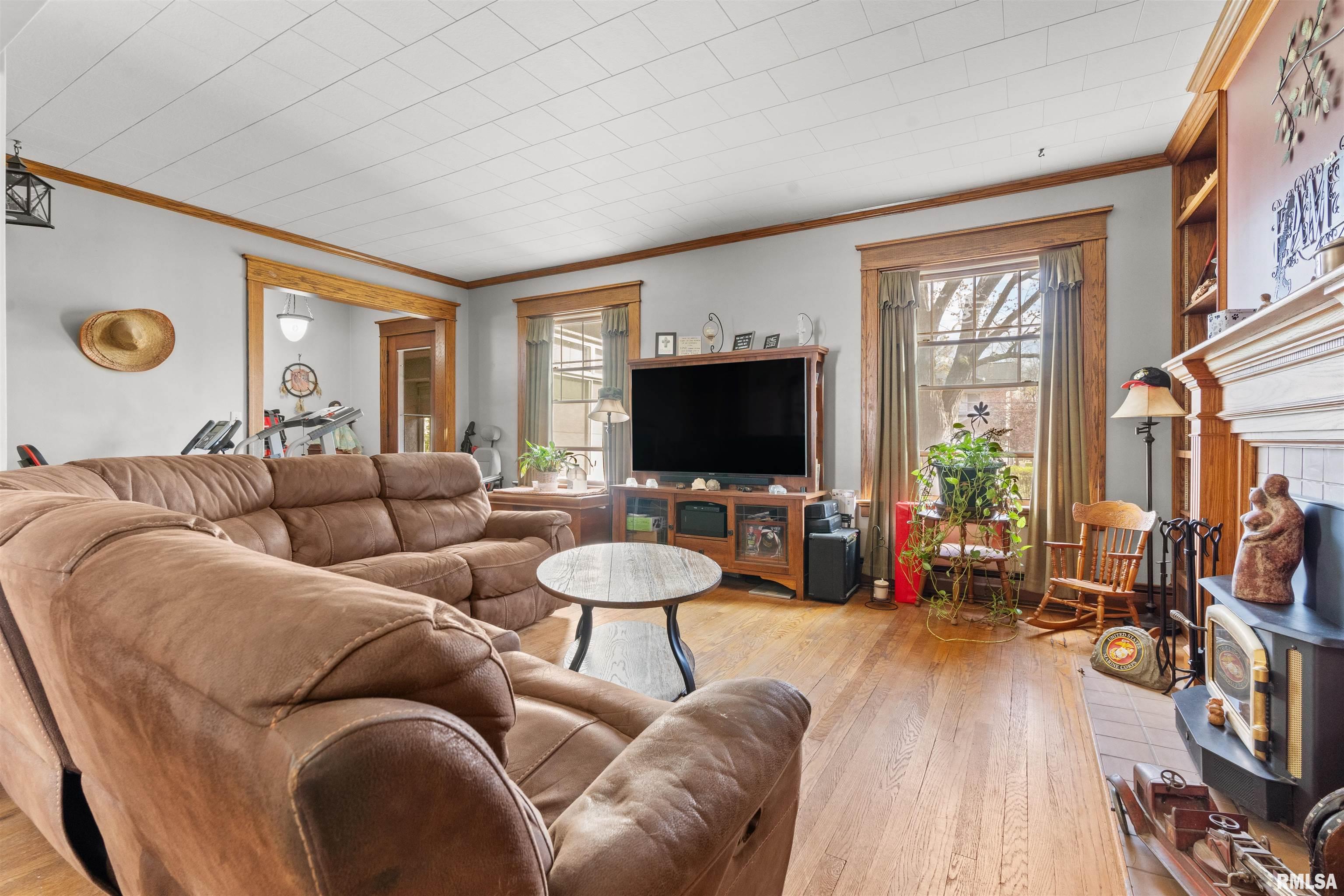 1116 E High Street Property Photo 8