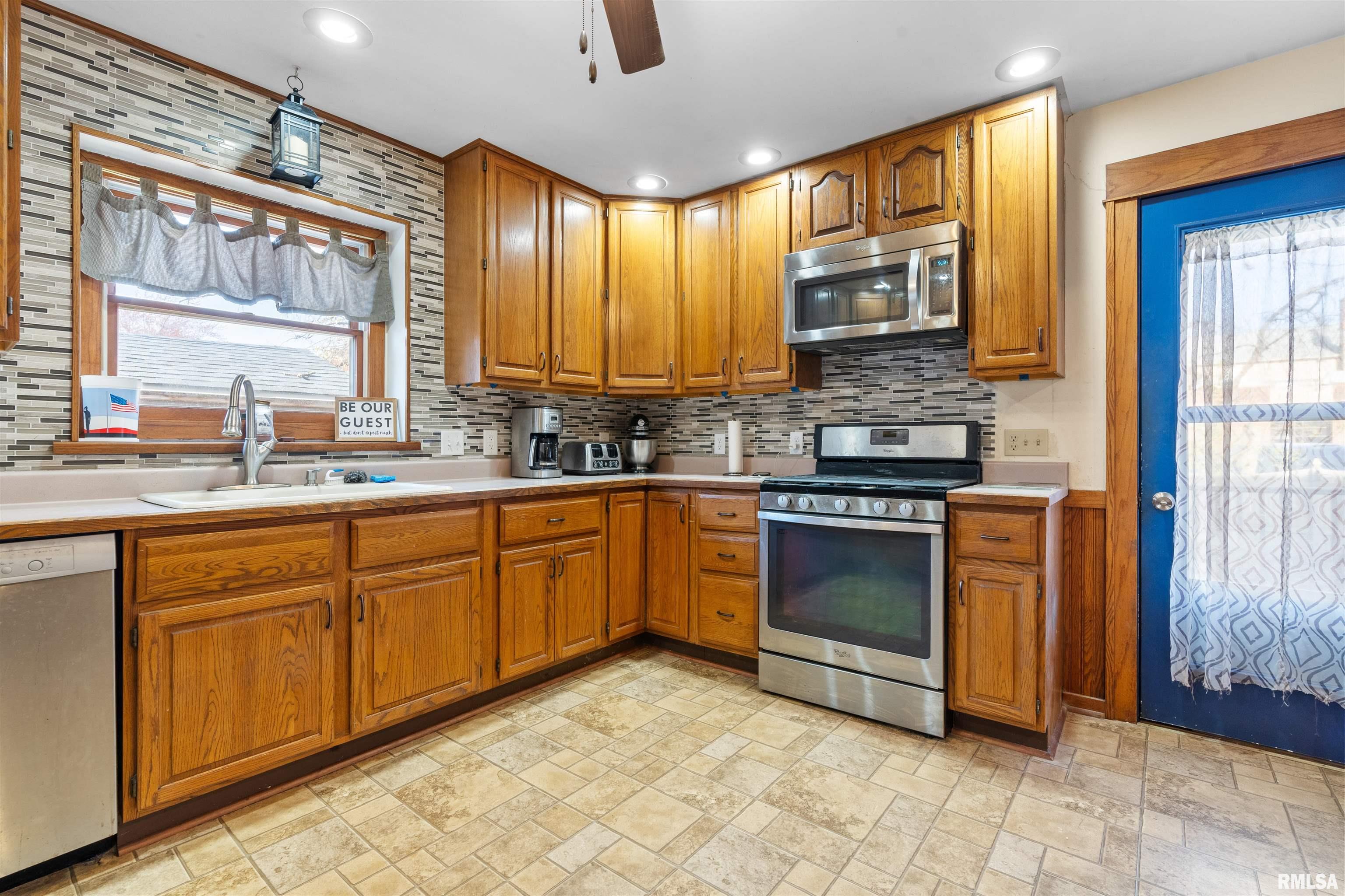 1116 E High Street Property Photo 13