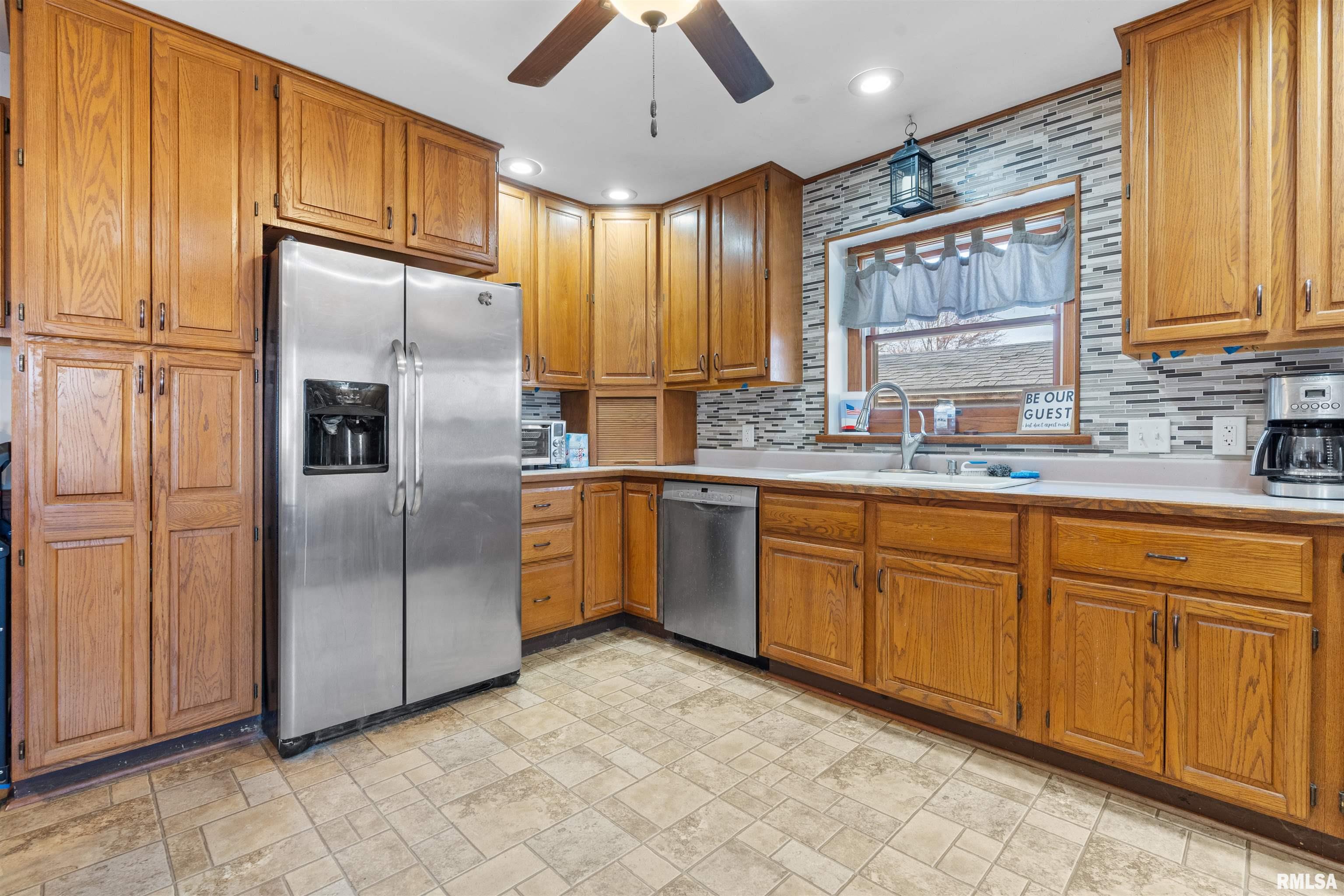 1116 E High Street Property Photo 14