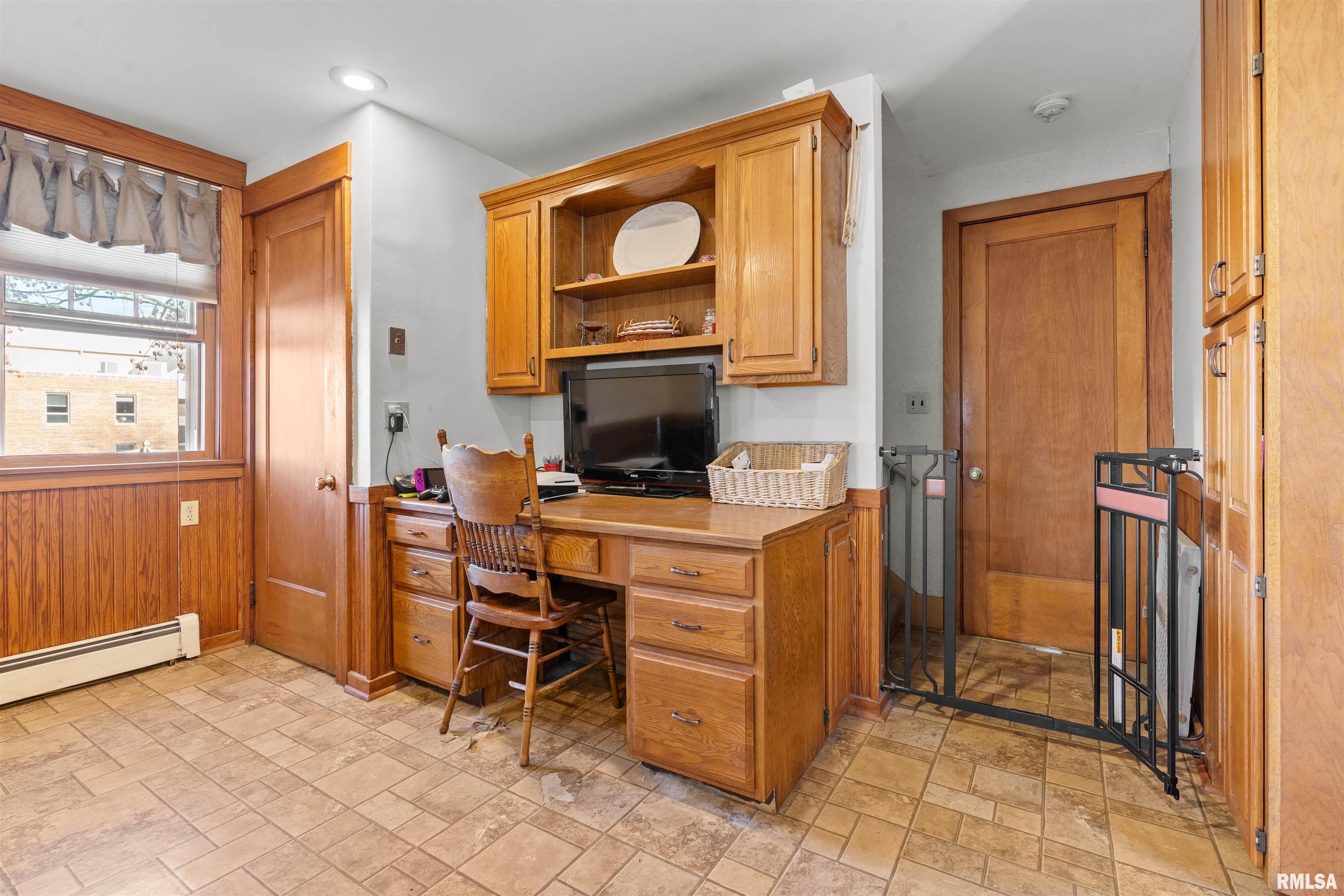 1116 E High Street Property Photo 16
