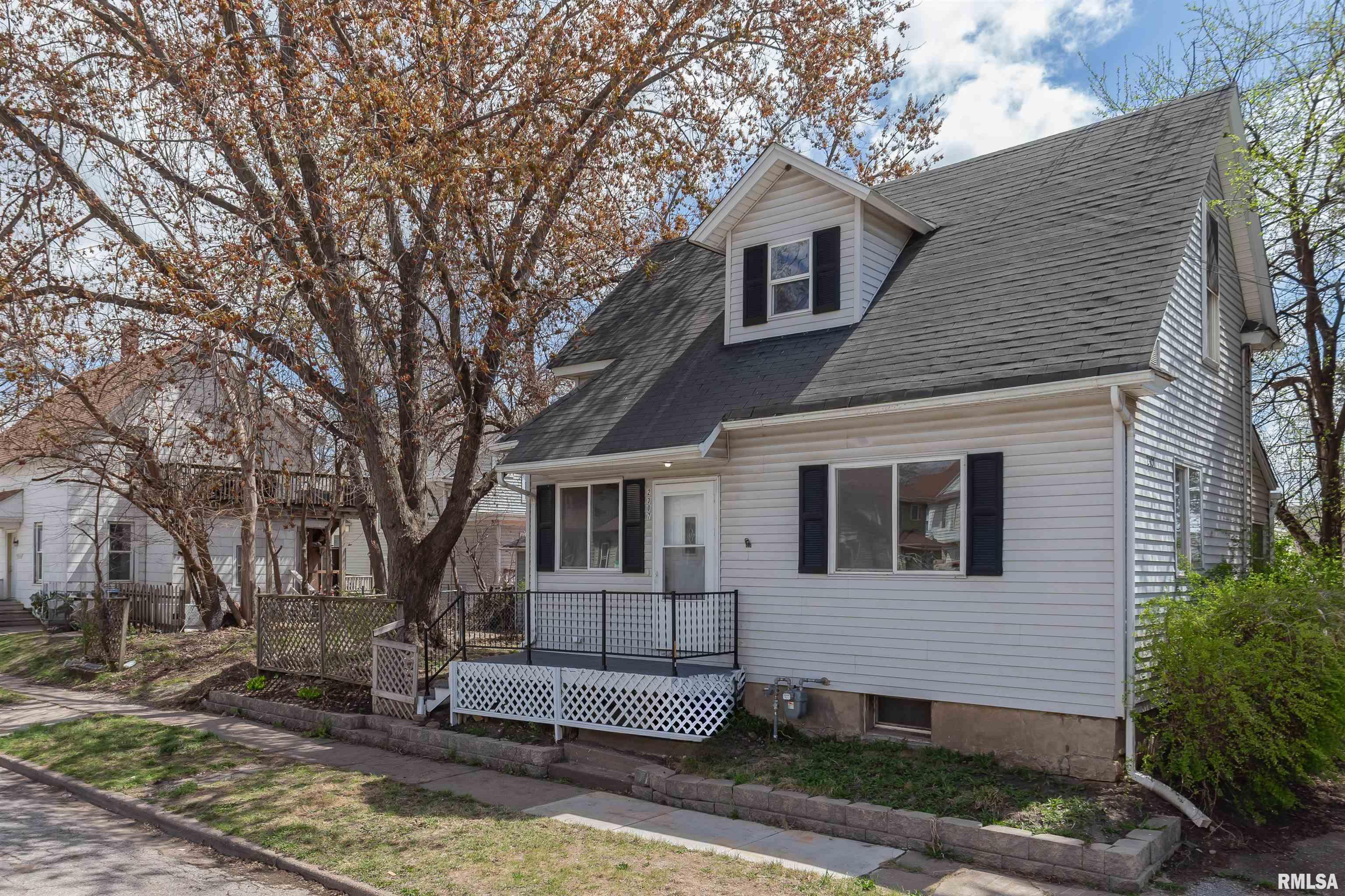 2307 Boies Avenue Property Photo 1