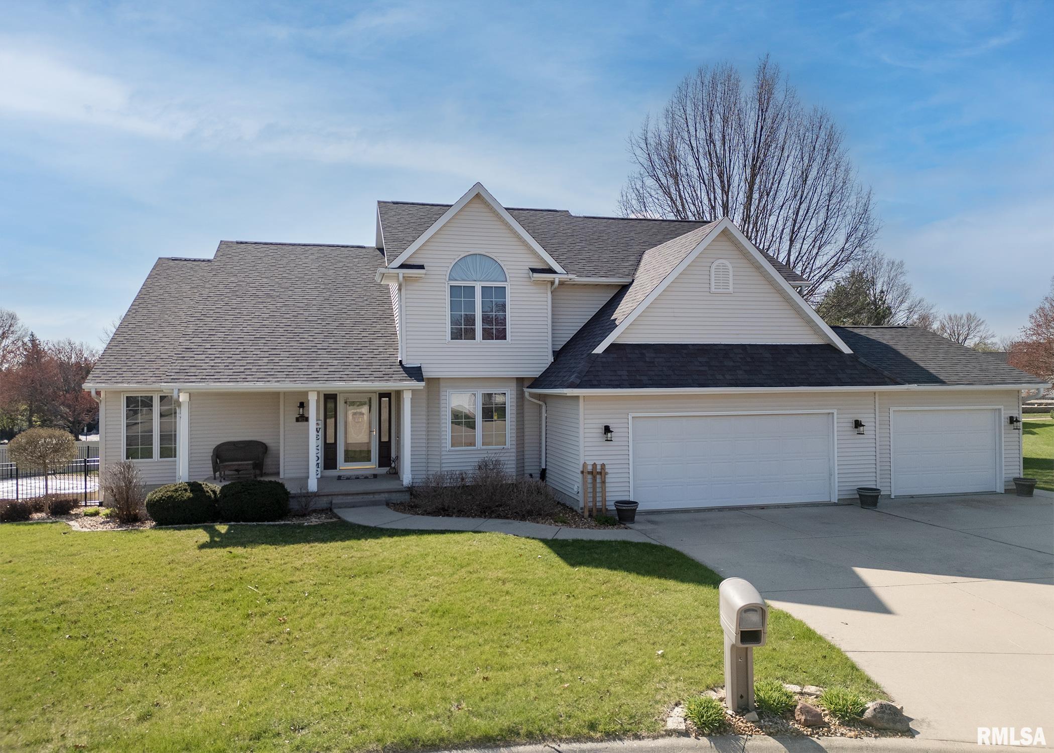 912 Goldfinch Court Property Photo 1
