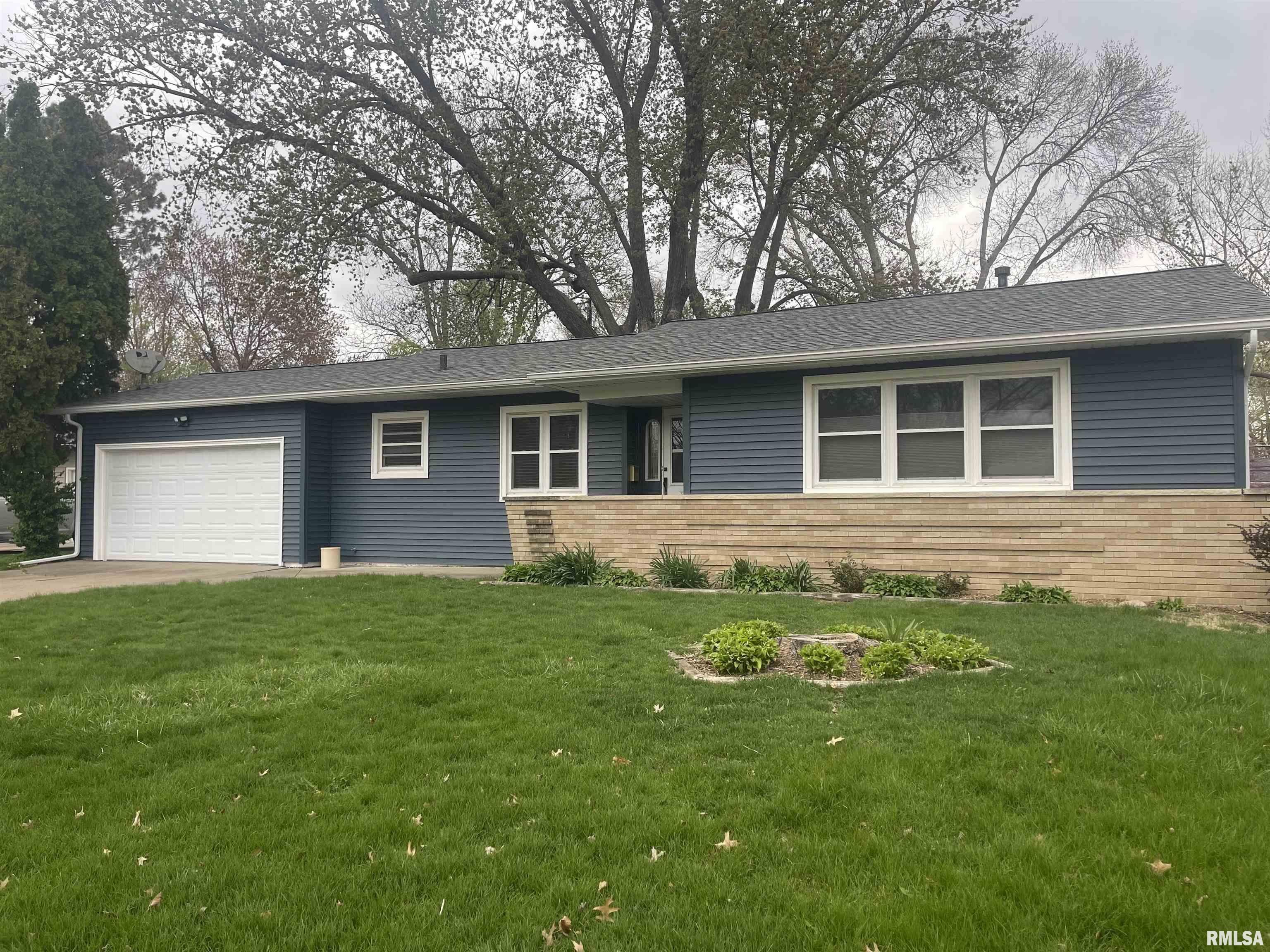1725 Elmwood Lane Property Photo 1