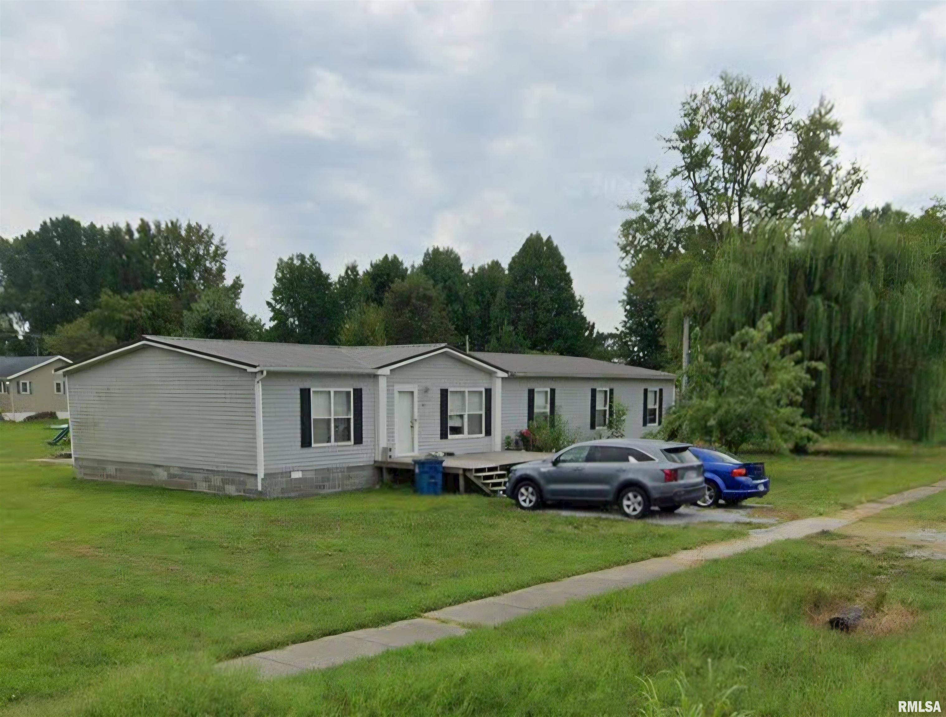 406 S Locust Street Property Photo 1