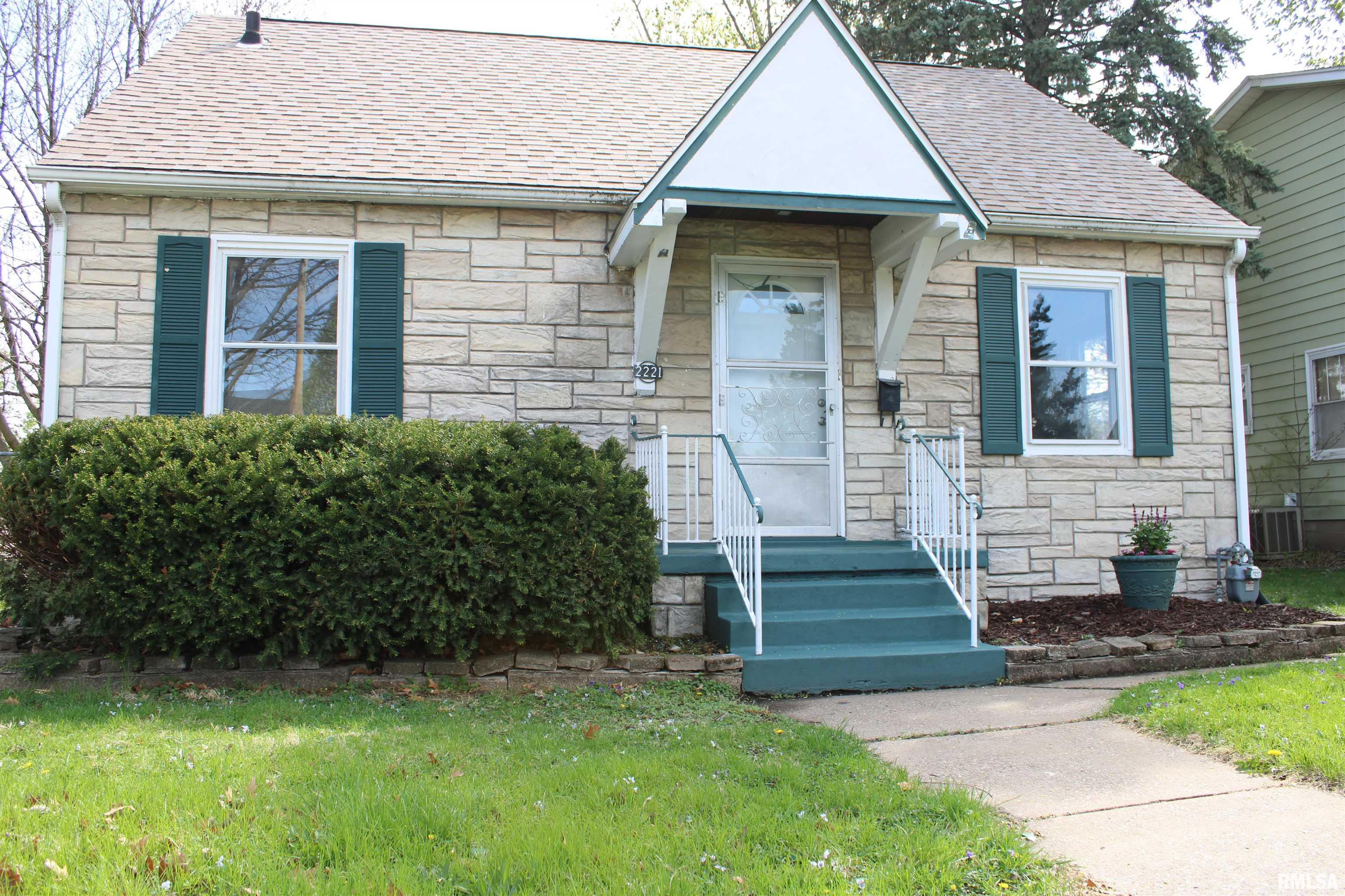 2221 N Howell Street Property Photo