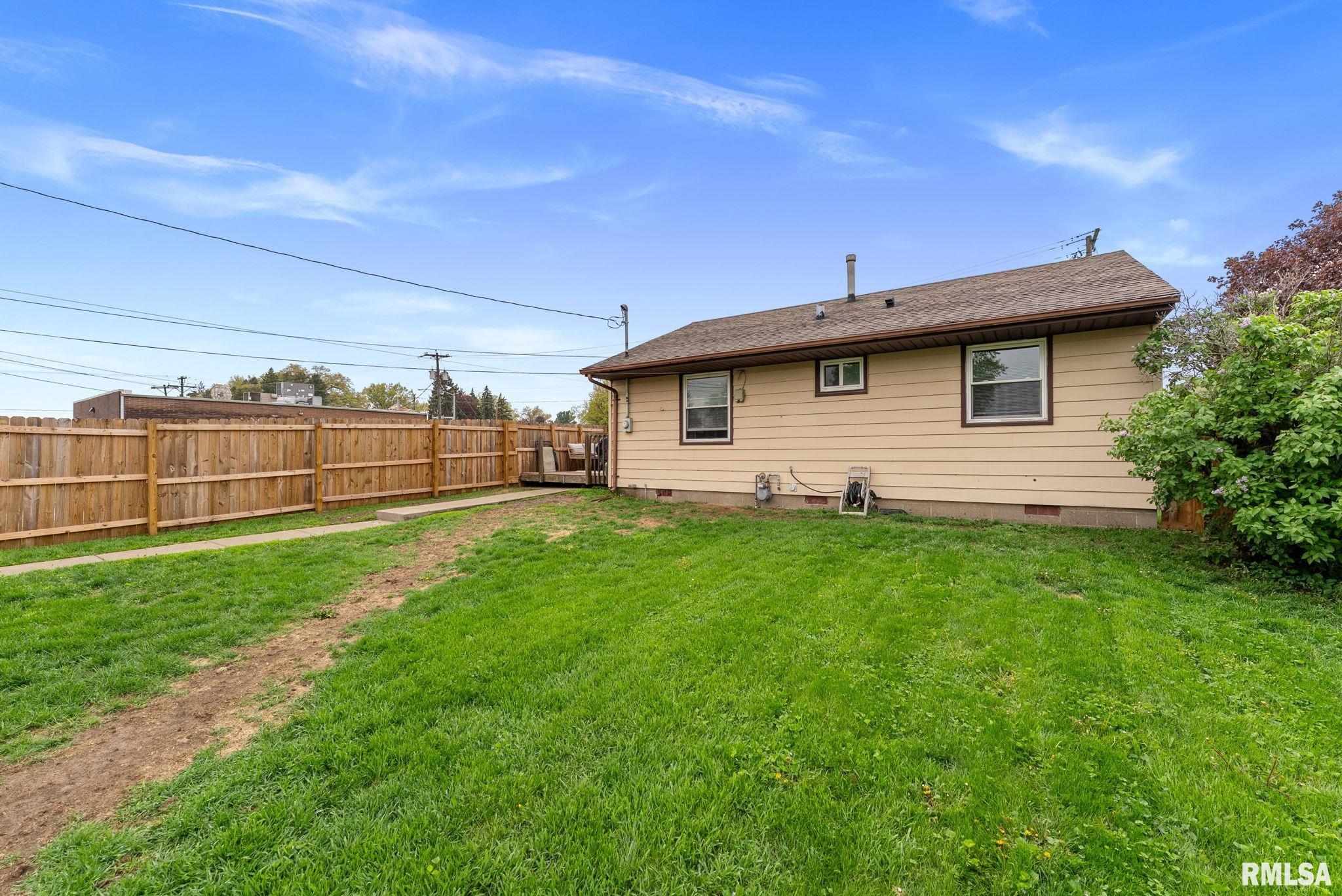 1925 N Fairmount Street Property Photo 1