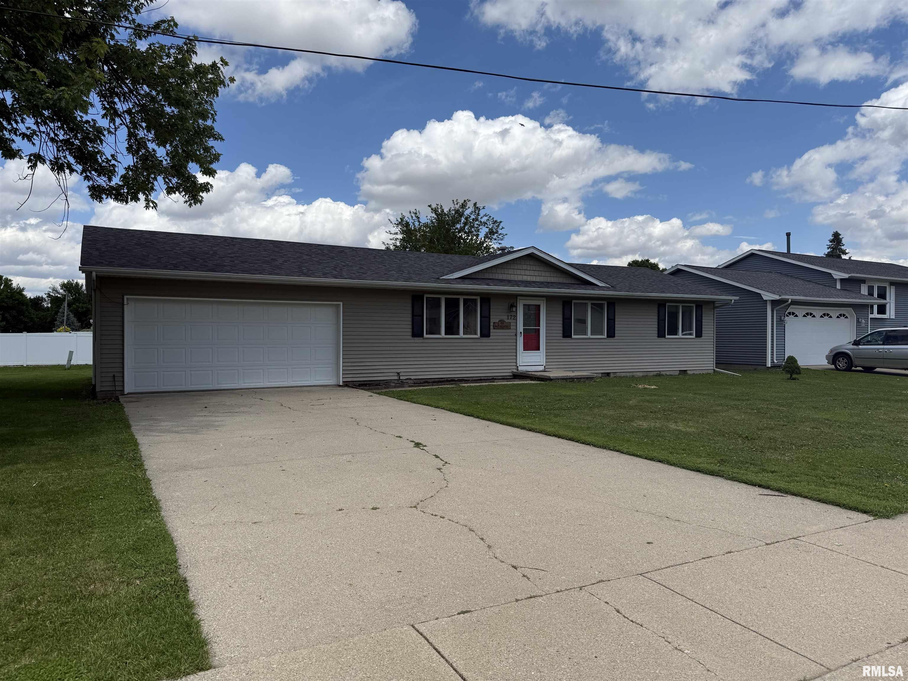 172 E MEADOW Lane