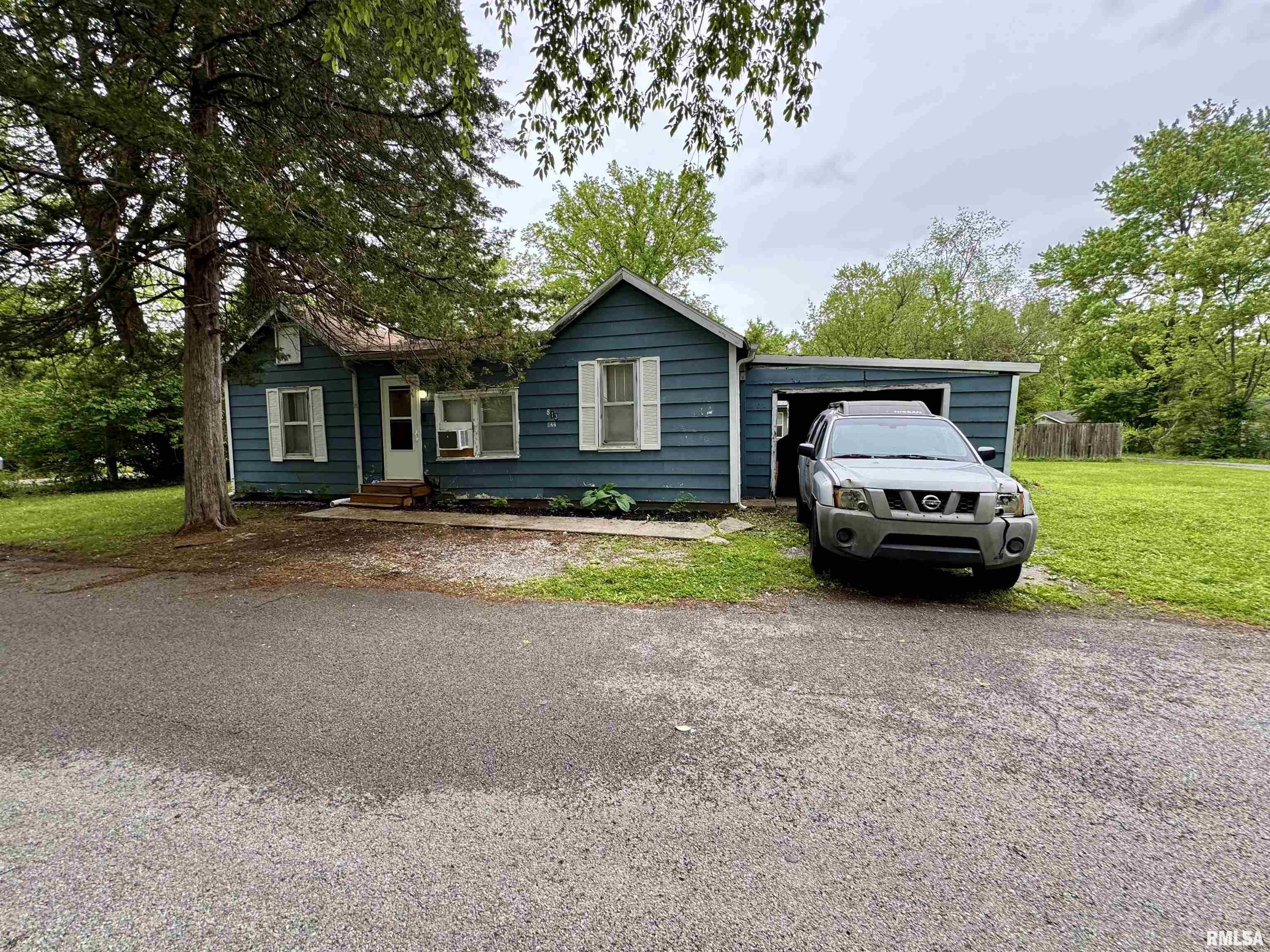 822 W Kennicott Street Property Photo