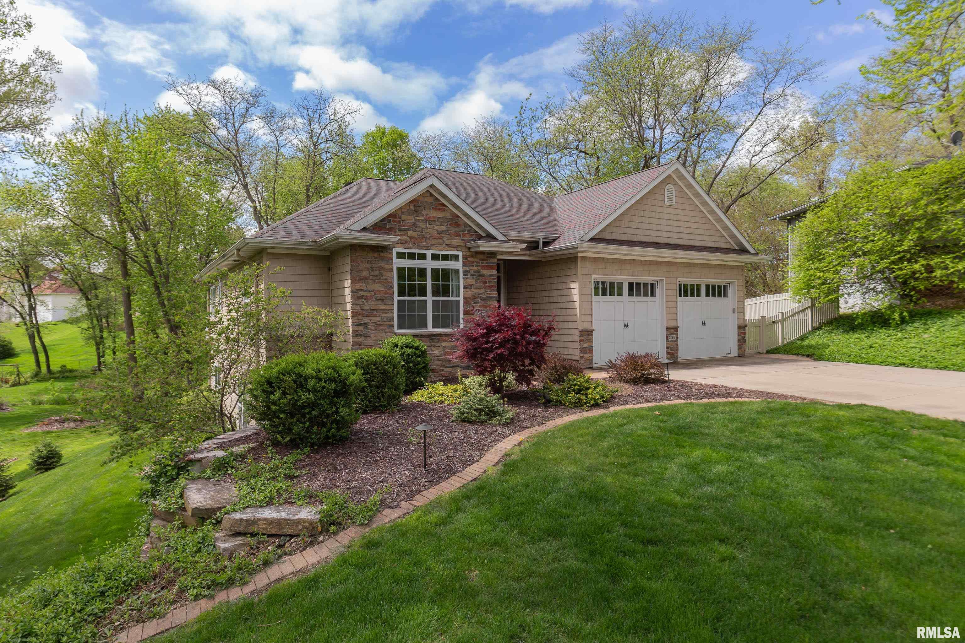 236 Meadowbrook Court Property Photo 1