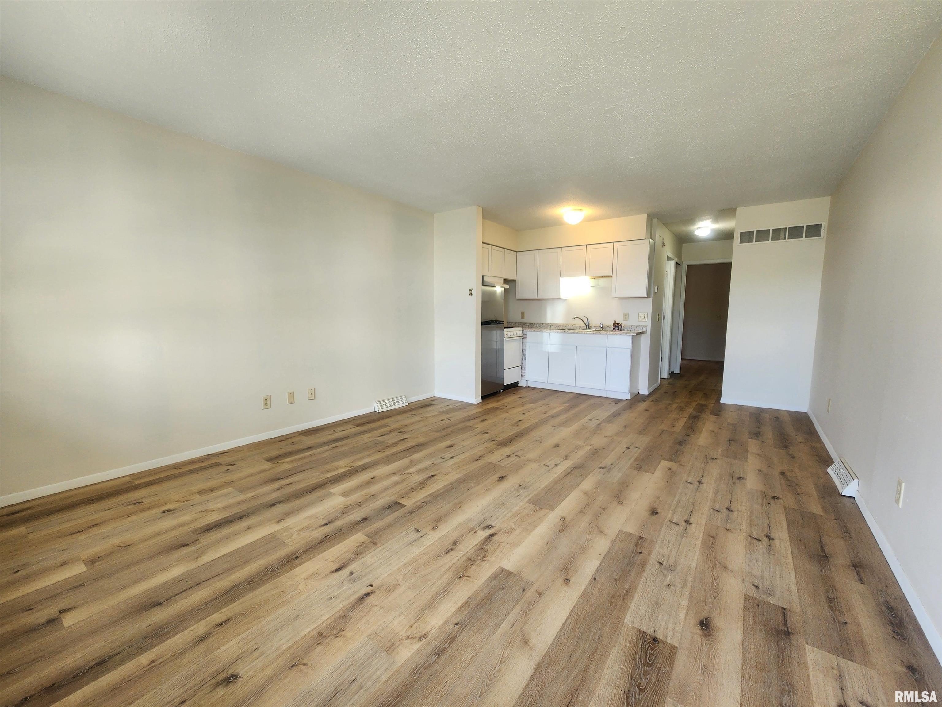3206 Heatherton Drive Property Photo 4