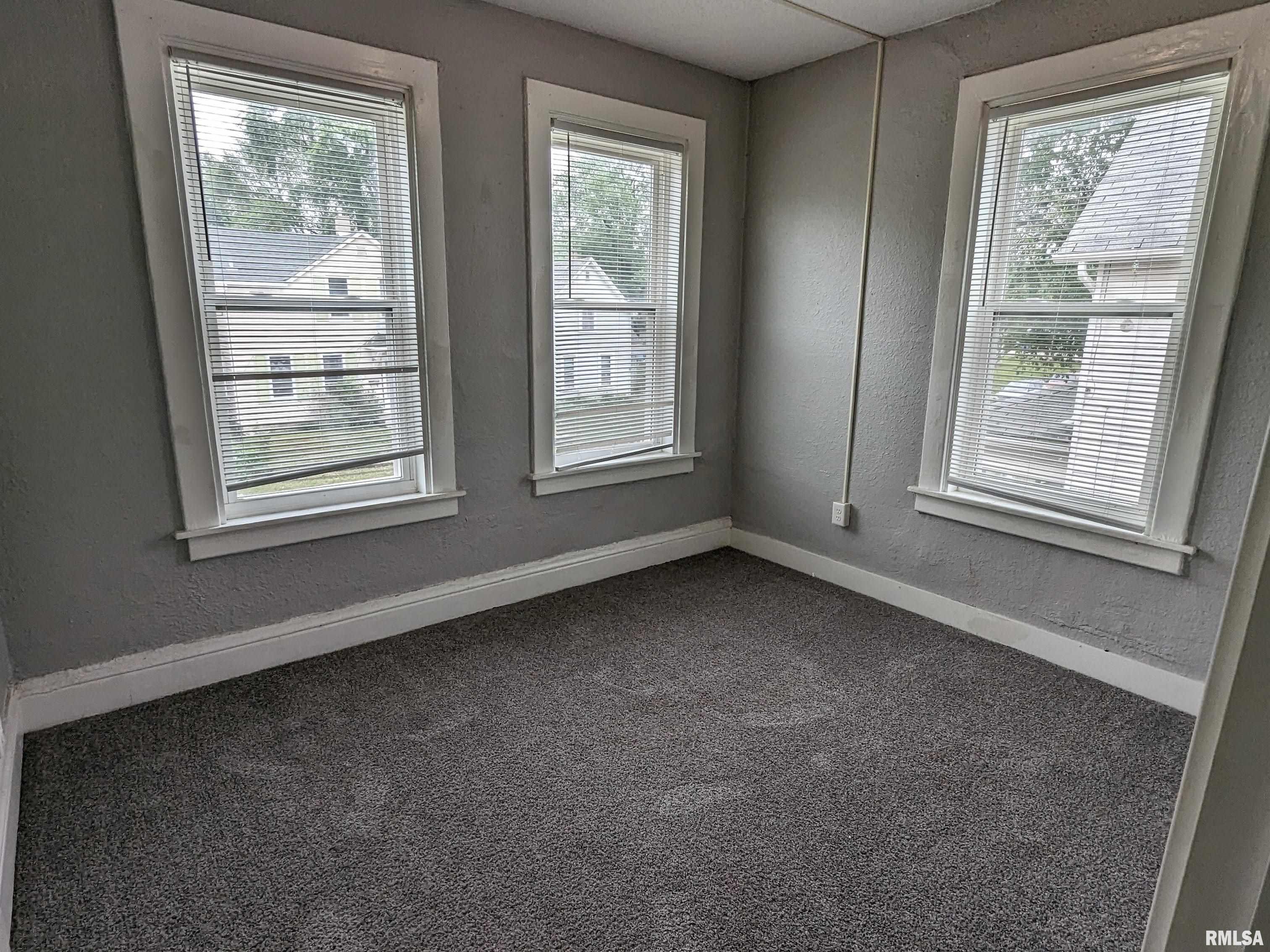 2023 W 6th Street Property Photo 5
