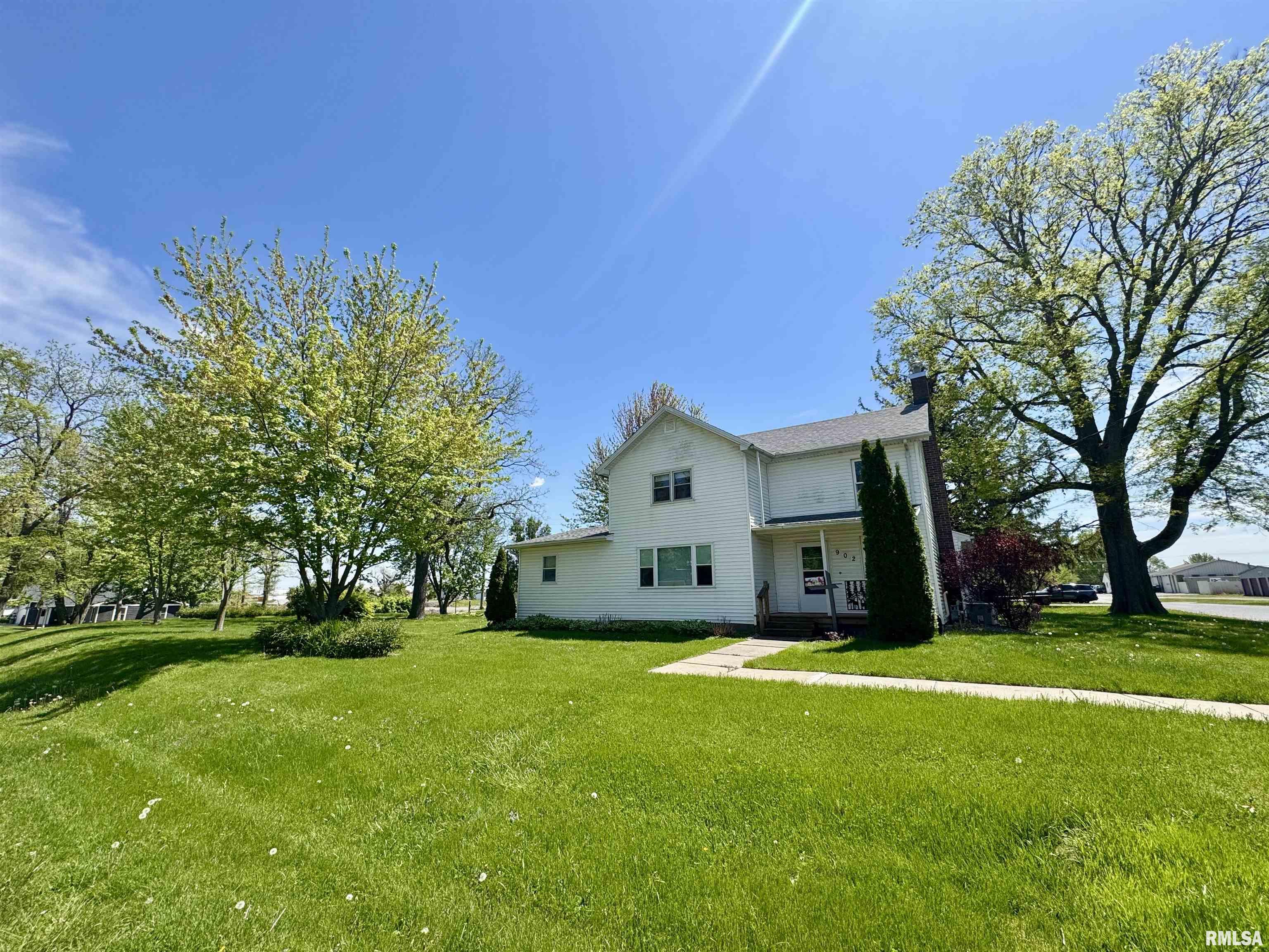 902 E MAIN Street