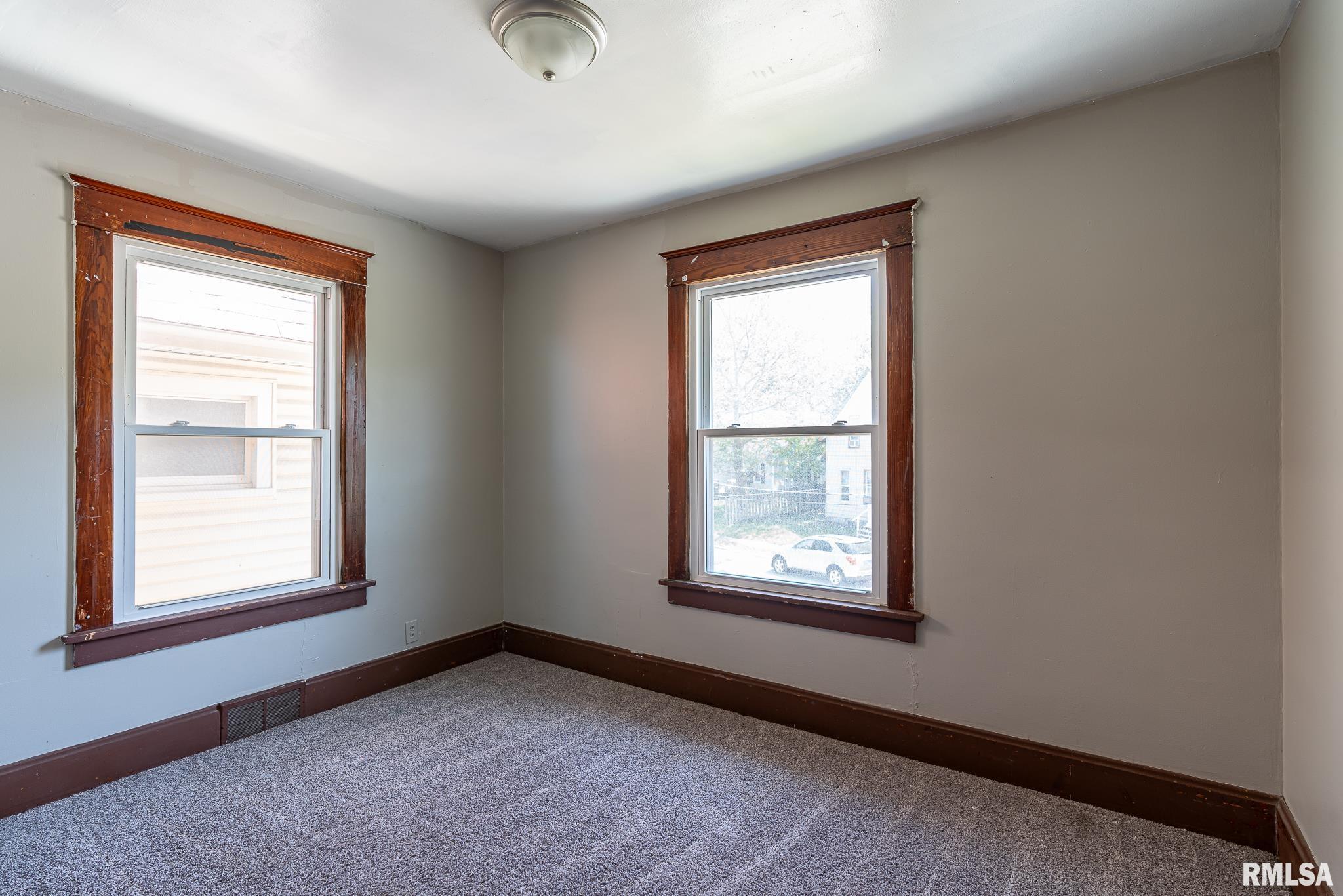 1525-1527 8th Avenue Property Photo 3