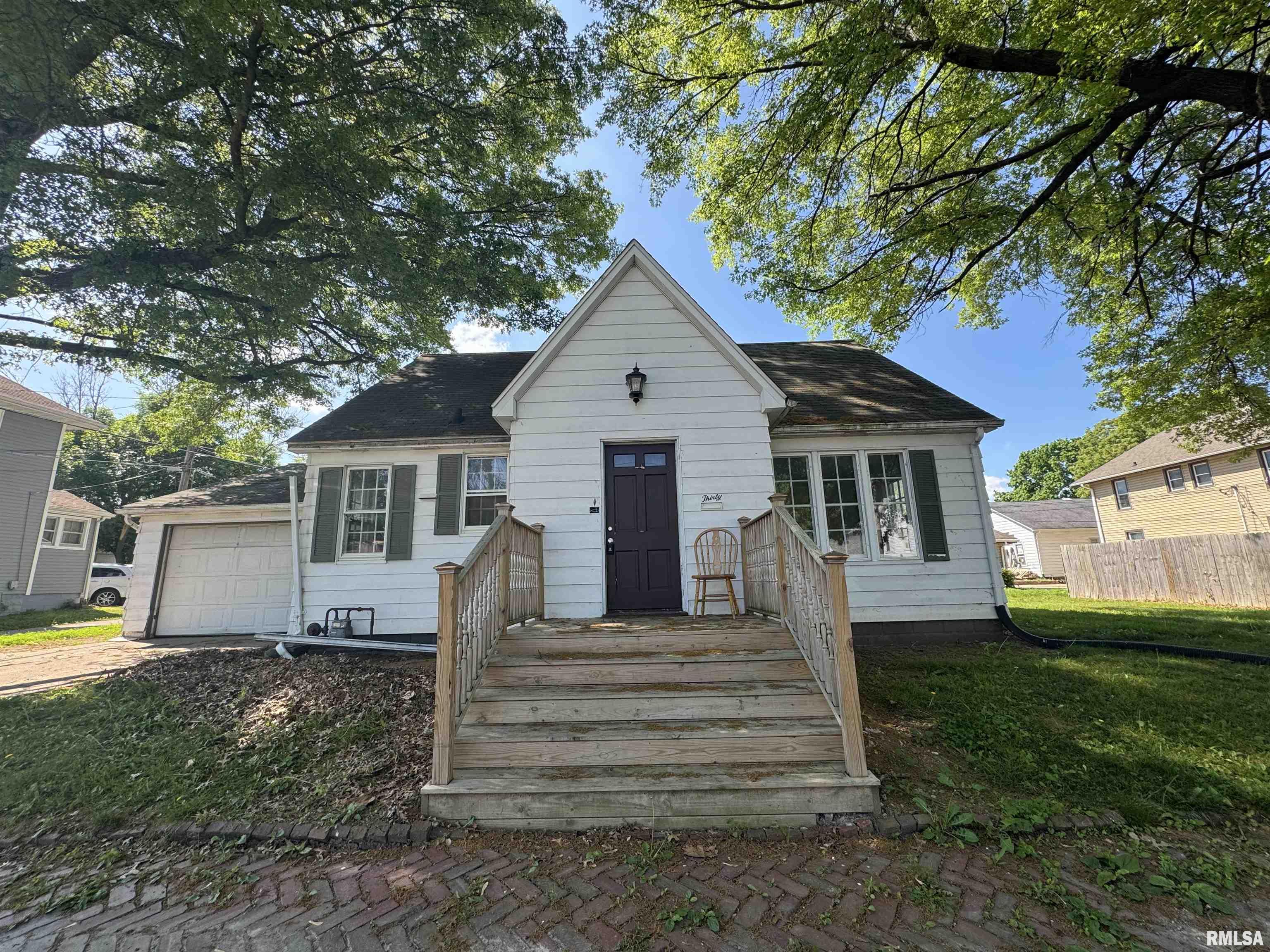30 E MAPLE Street