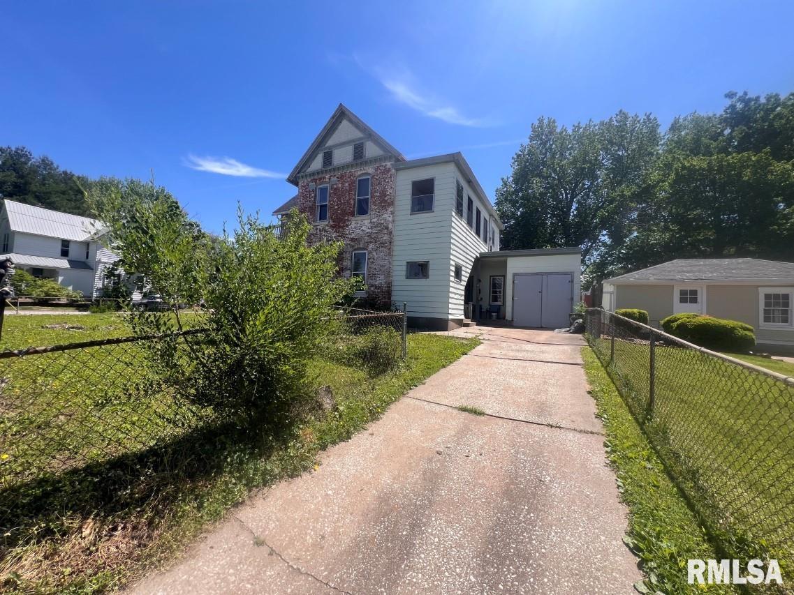 1030 Washington Street Property Photo 3
