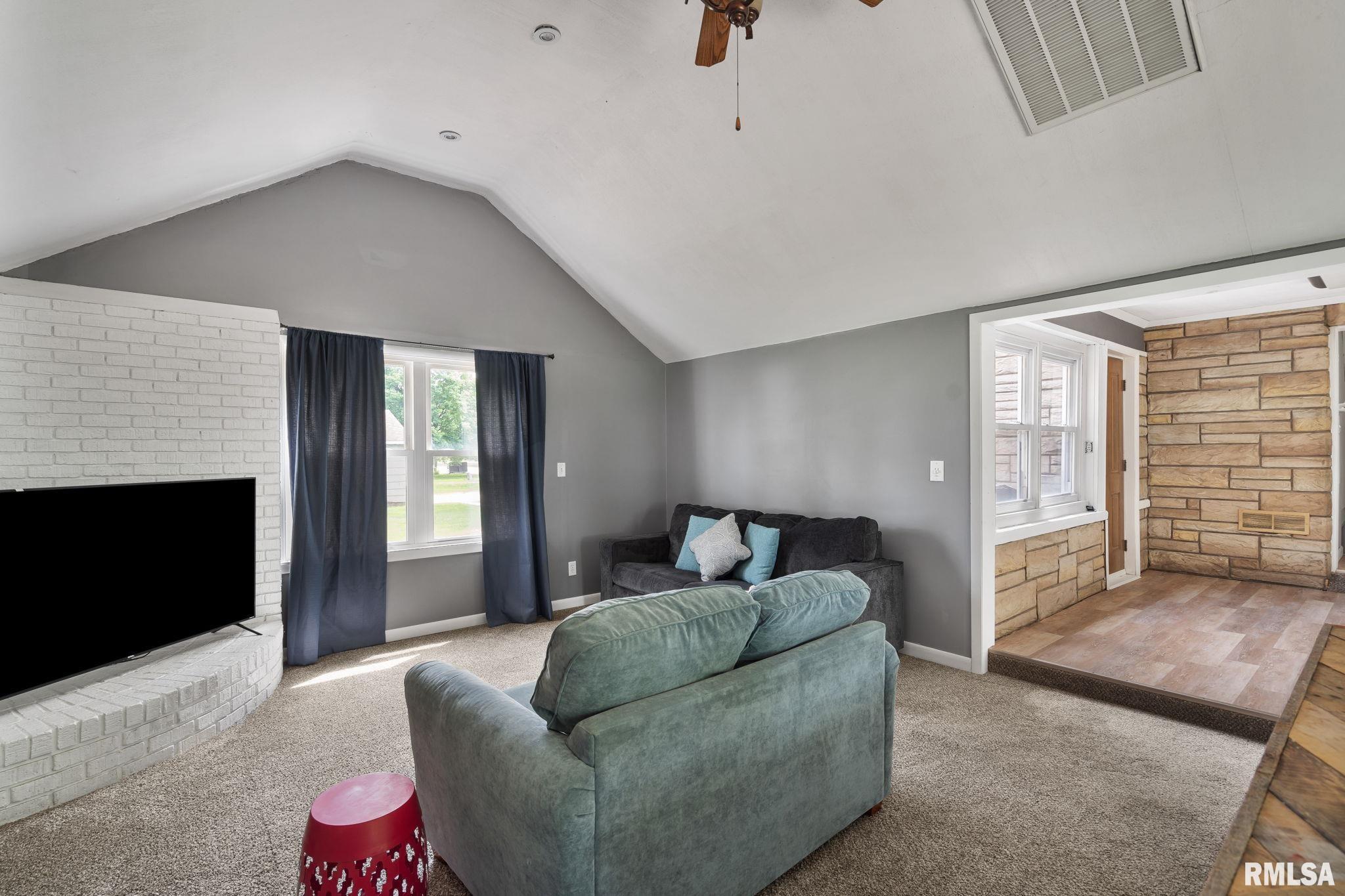 309 W North Avenue Property Photo 2