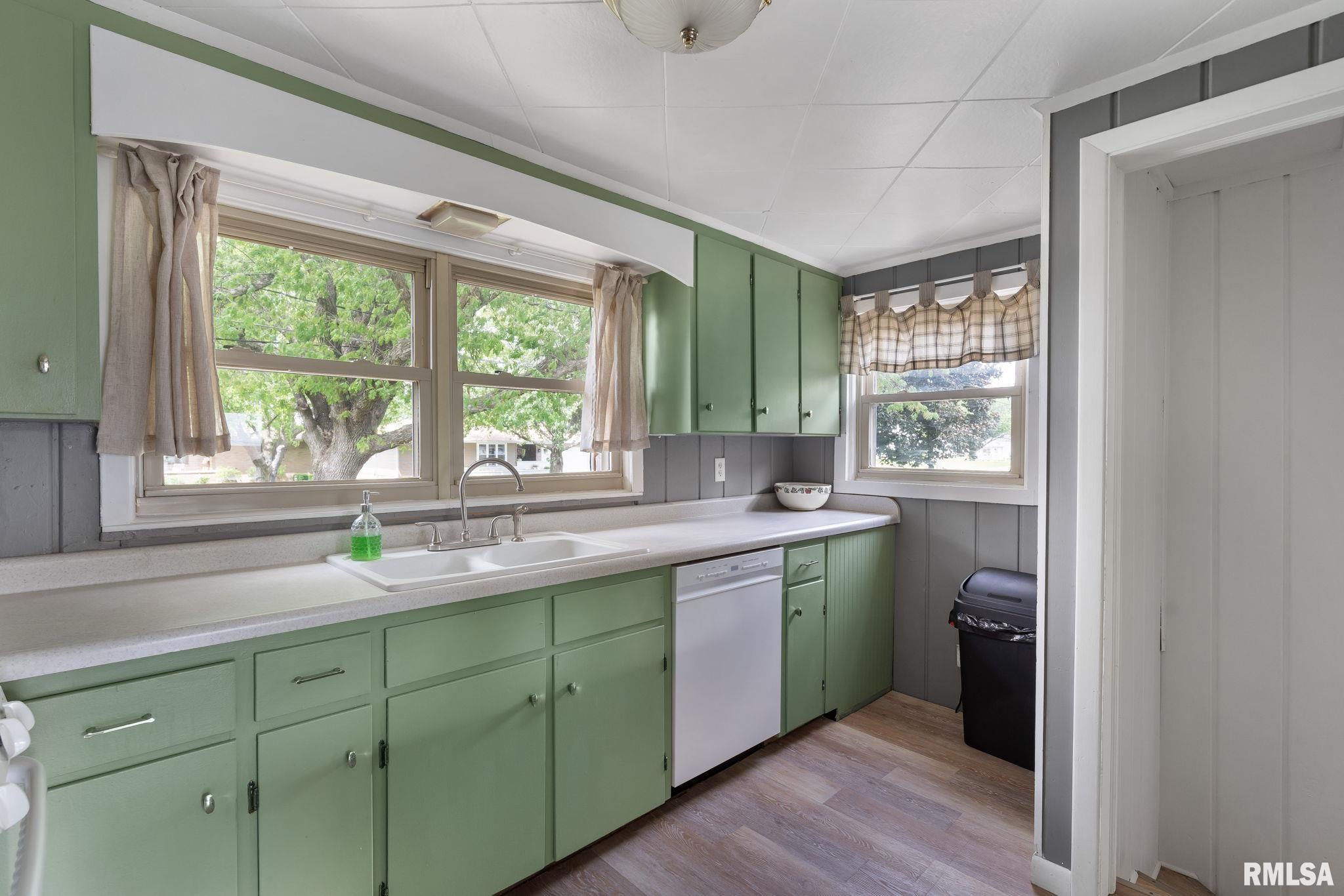 309 W North Avenue Property Photo 3