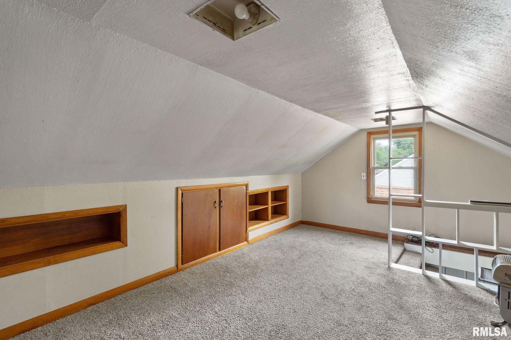 309 W North Avenue Property Photo 11