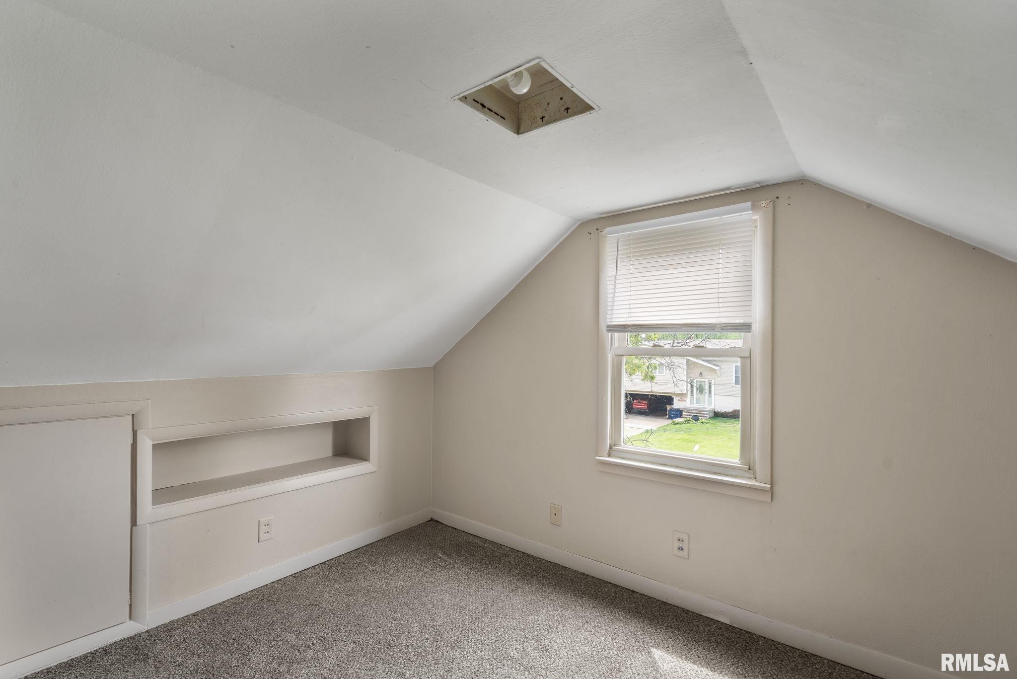309 W North Avenue Property Photo 12