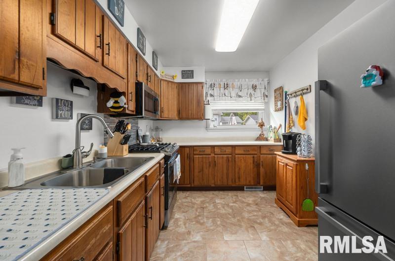 2314 N Birchwood Avenue Property Photo 10