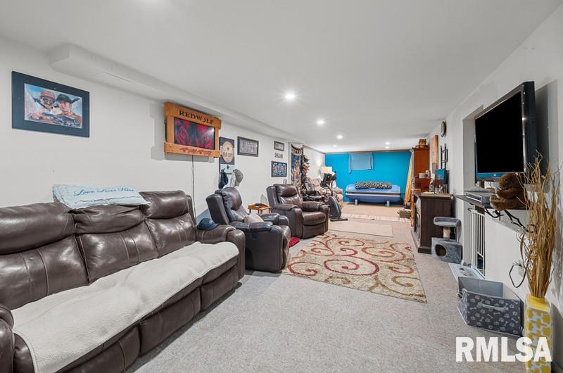 2314 N Birchwood Avenue Property Photo 18