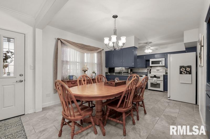 1825 W 38th Place Property Photo 3