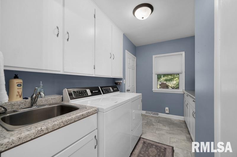 1825 W 38th Place Property Photo 8