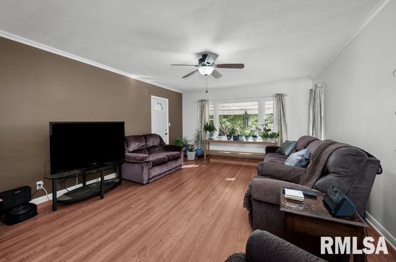 1825 W 38th Place Property Photo 10