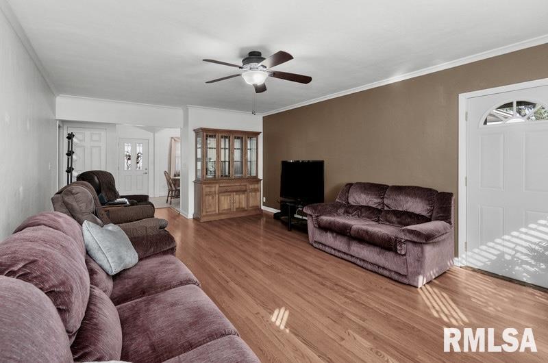 1825 W 38th Place Property Photo 11