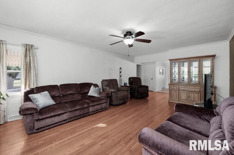 1825 W 38th Place Property Photo 12