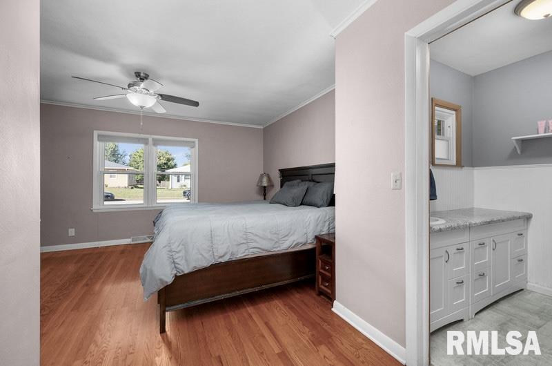 1825 W 38th Place Property Photo 14