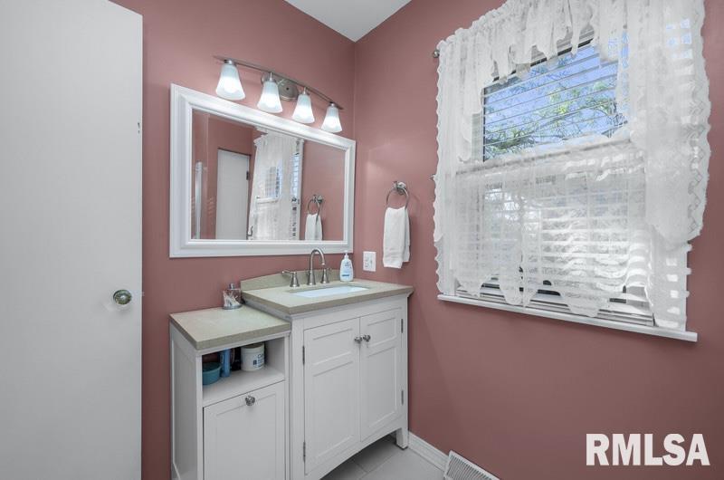 1825 W 38th Place Property Photo 19